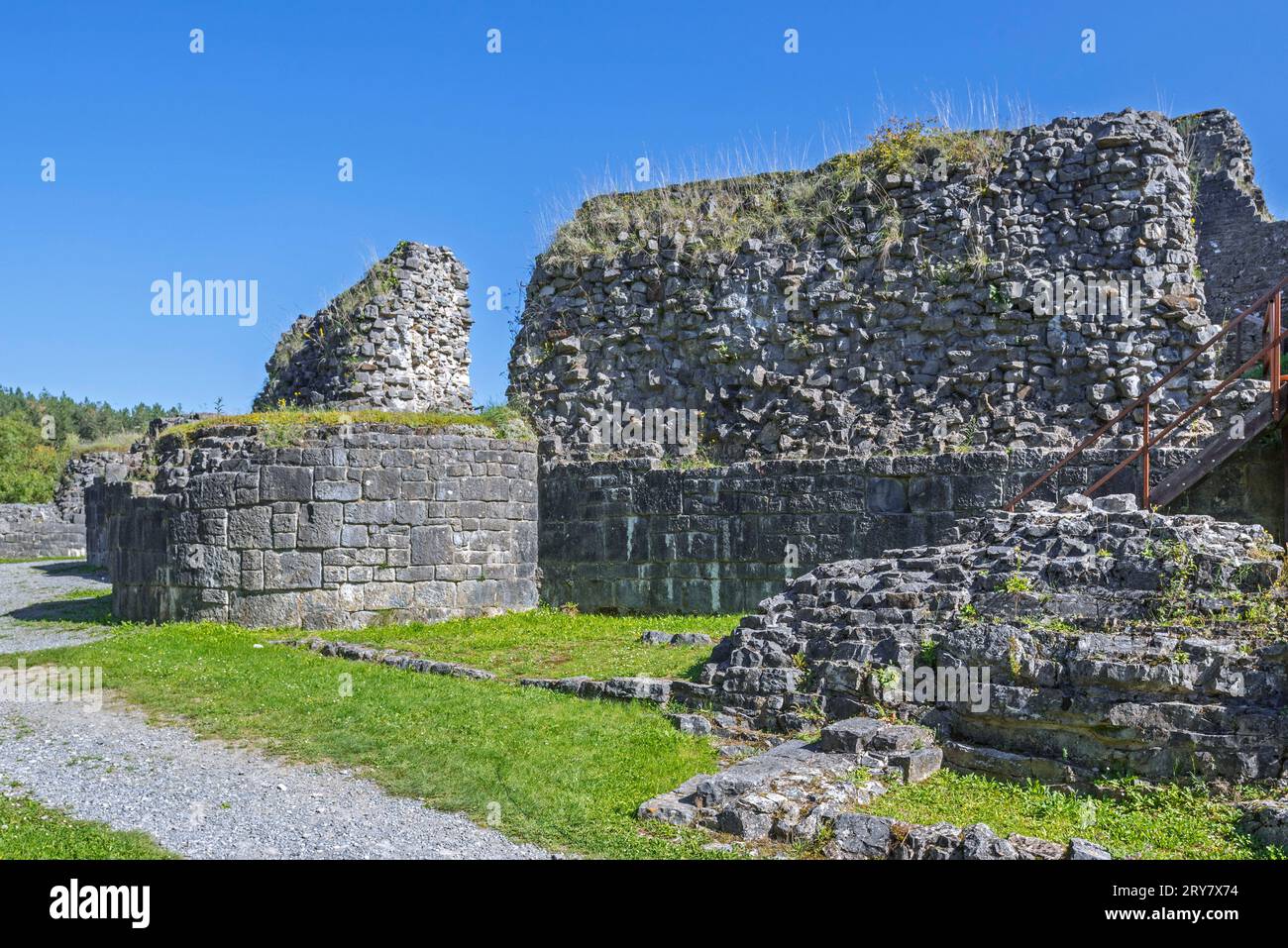 Feudales Château de Moha aus dem 11. Jahrhundert, mittelalterliche Burgruine im Dorf Moha, Wanze, Provinz Lüttich, Wallonien, Belgien Stockfoto