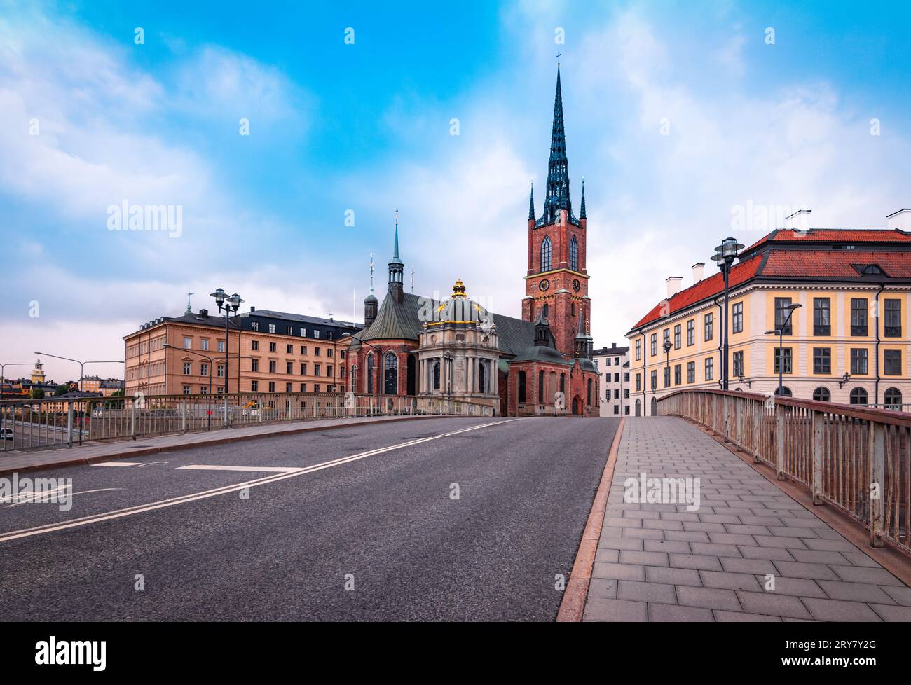 Stadtstraße der Riddarholmen-Kirche in Stockholm, Schweden. Stockfoto