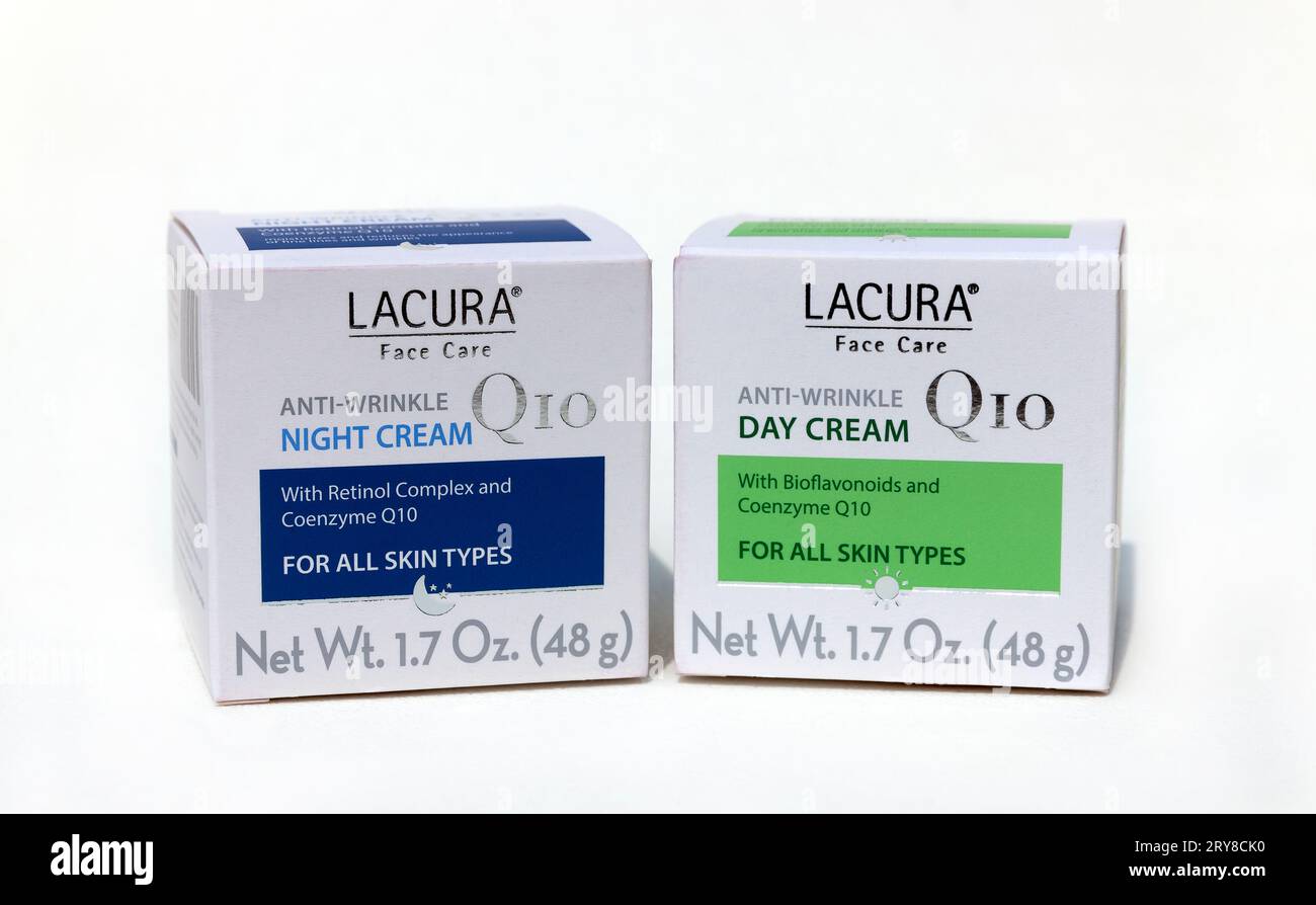 Lacura Anti-Wrinkle Night and Day Gesichtscremes mit Bioflavonoiden und Coenzyme Q10. Stockfoto