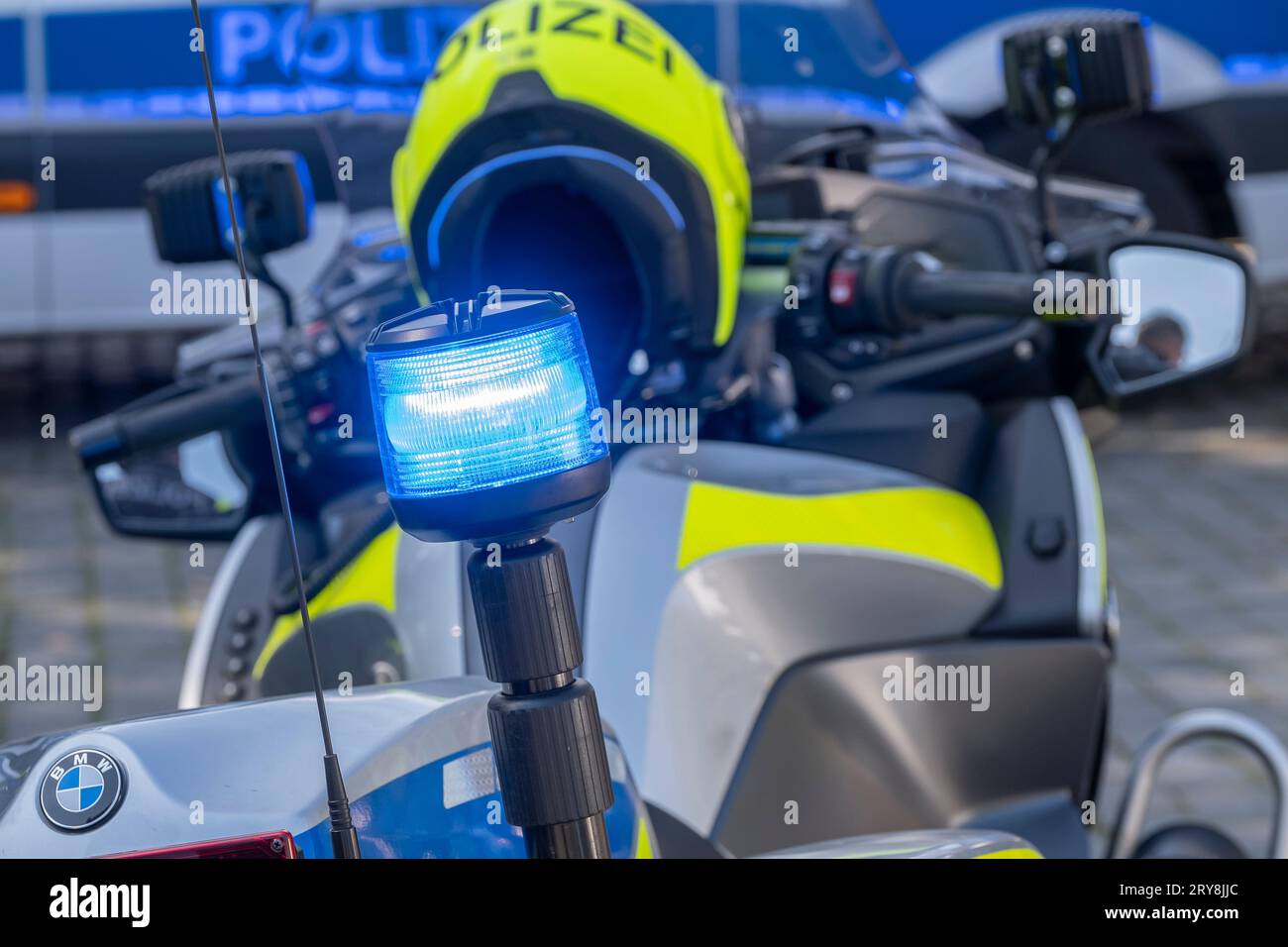 Blaues Licht auf einem Polizeimotorrad Stockfoto