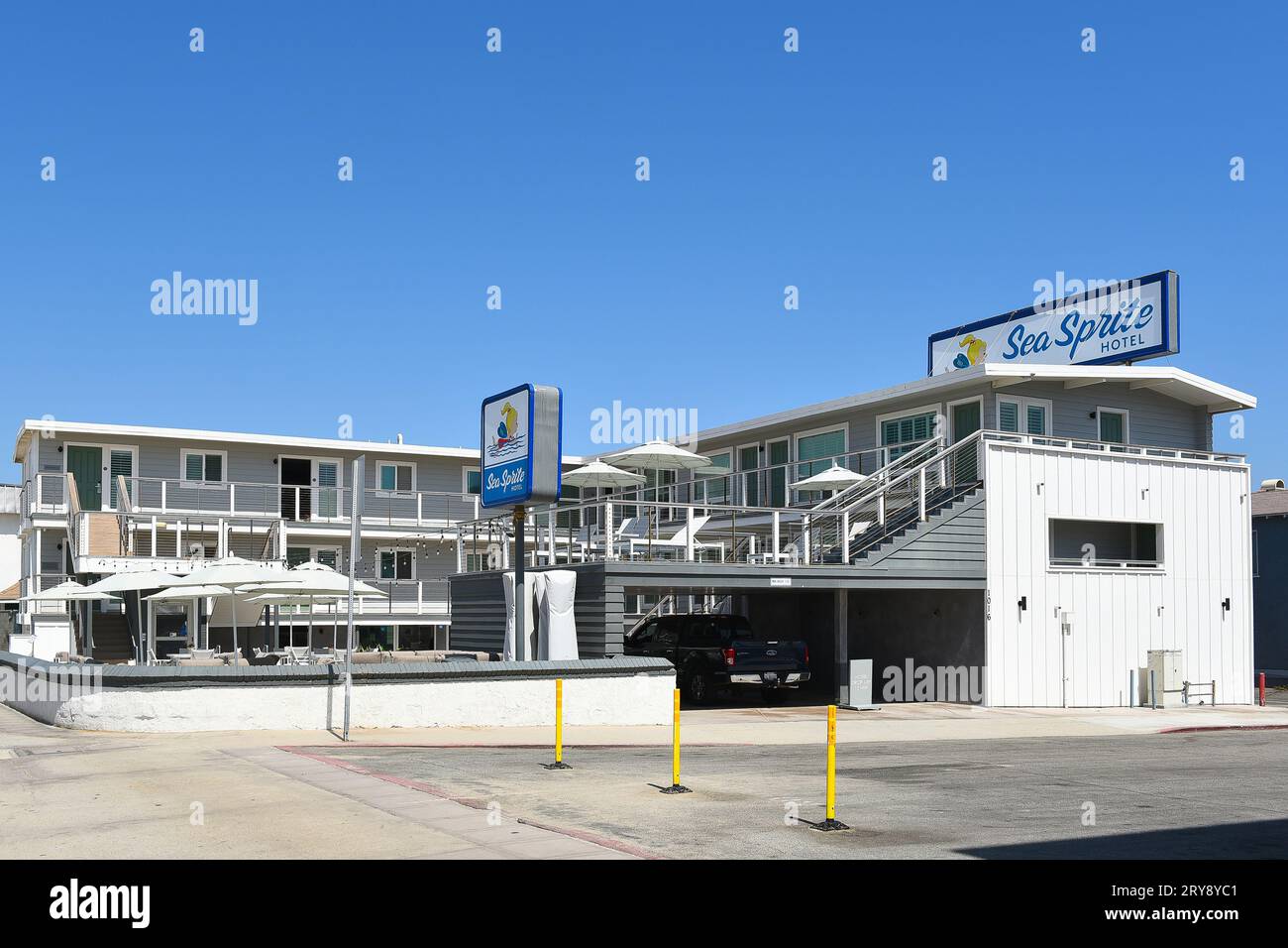 HERMOSA BEACH, KALIFORNIEN - 15. SEPTEMBER 2021: Sea Sprite Hotel am Strand und in der 10th Street, in Hermosa Beach, einen Block vom Pier entfernt. Stockfoto