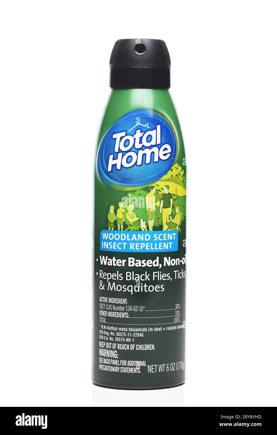IRVINE, KALIFORNIEN - 26. SEPTEMBER 2023: Eine Dose von Total Home Woodland Scent Insect Repellent. Stockfoto