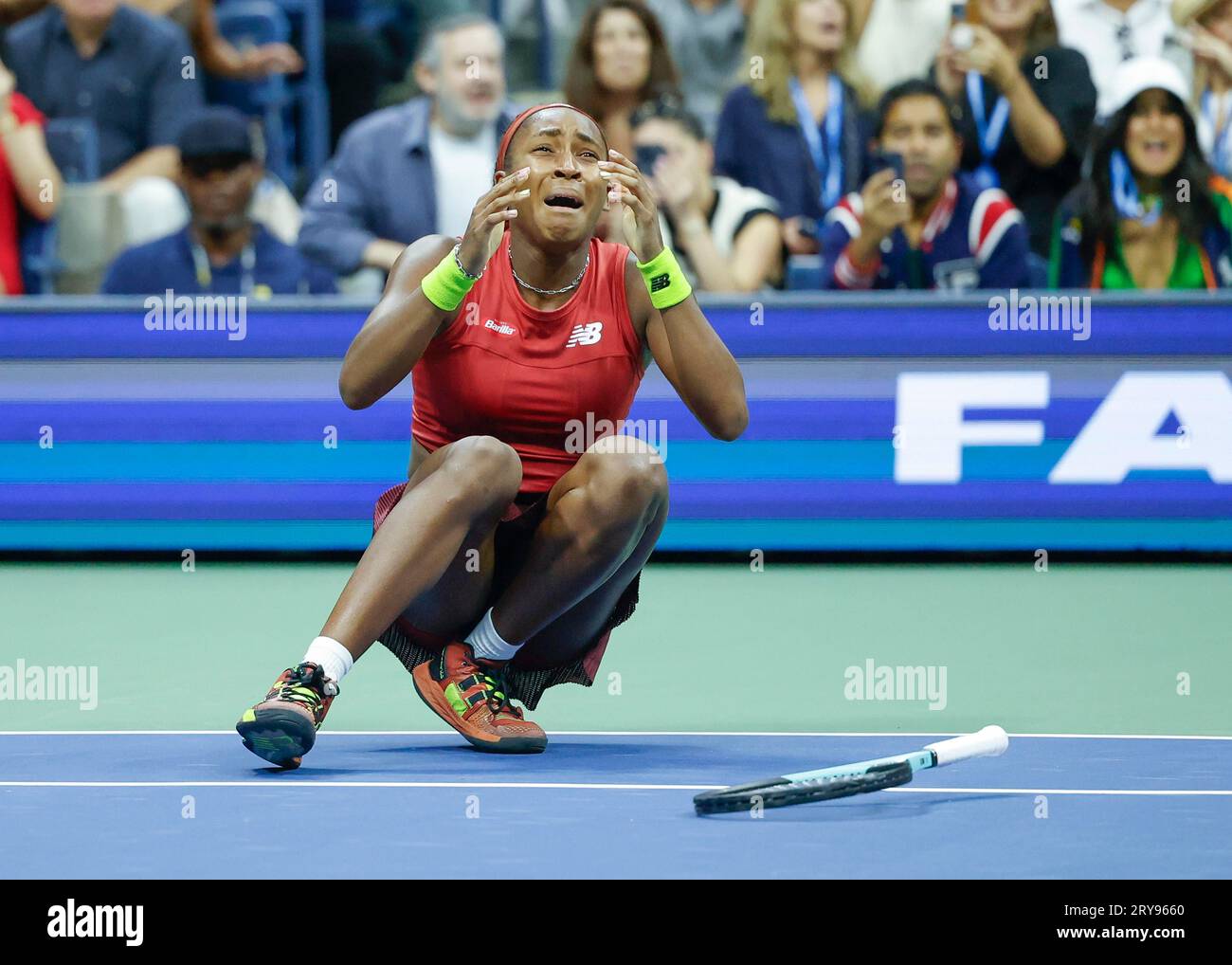 Tennisspielerin Coco Gauff USA feiert ihren Sieg bei den US Open 2023, Arthur Ashe Stadium, USTA Billie Jean King National Tennis Center, Flushing Stockfoto