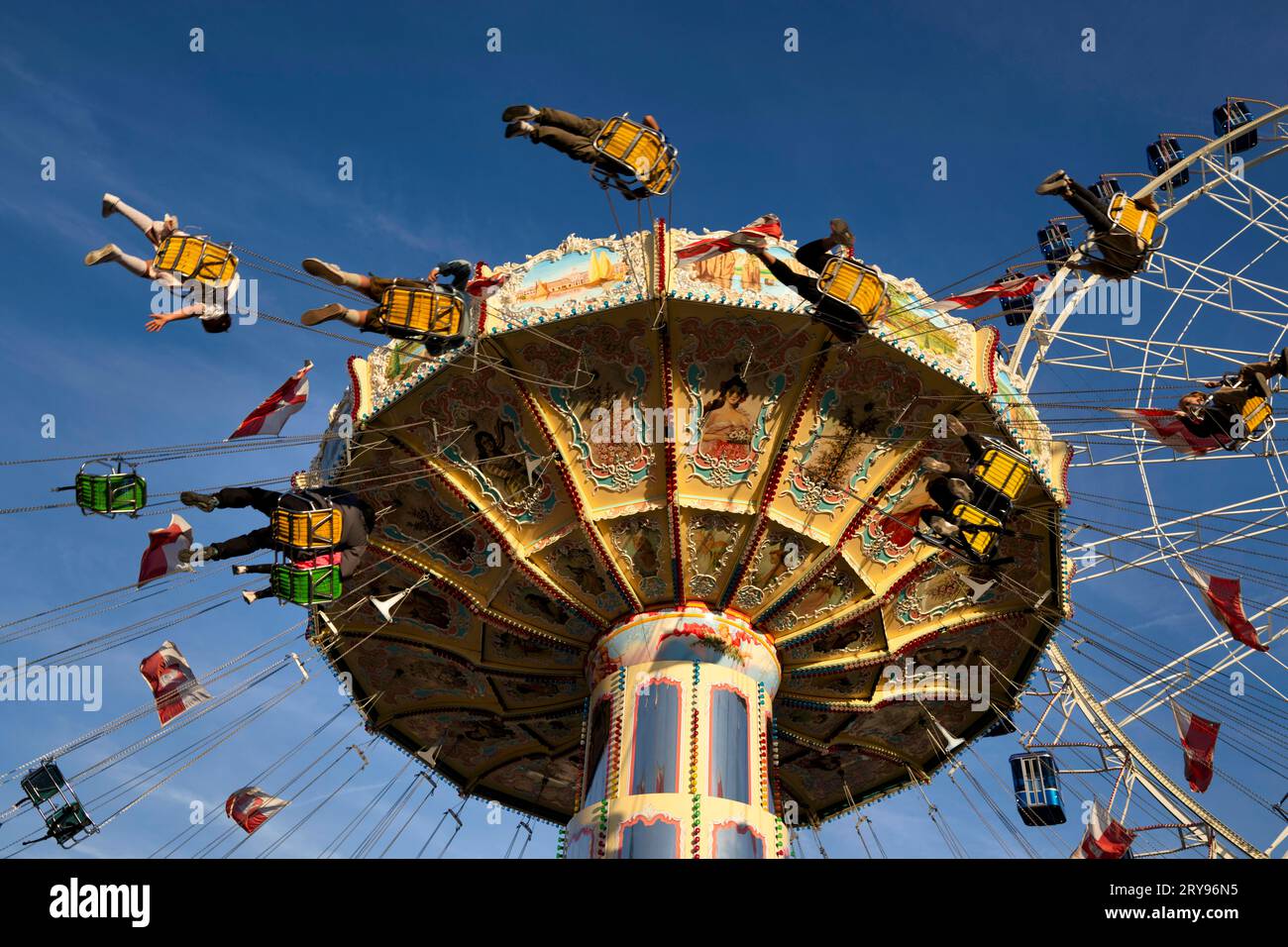 Wellenflug, Kettenkarussell, Riesenrad, Fahrt, Cannstatter Volksfest, Wasen, Cannstatt, Stuttgart, Baden-Württemberg, Deutschland Stockfoto