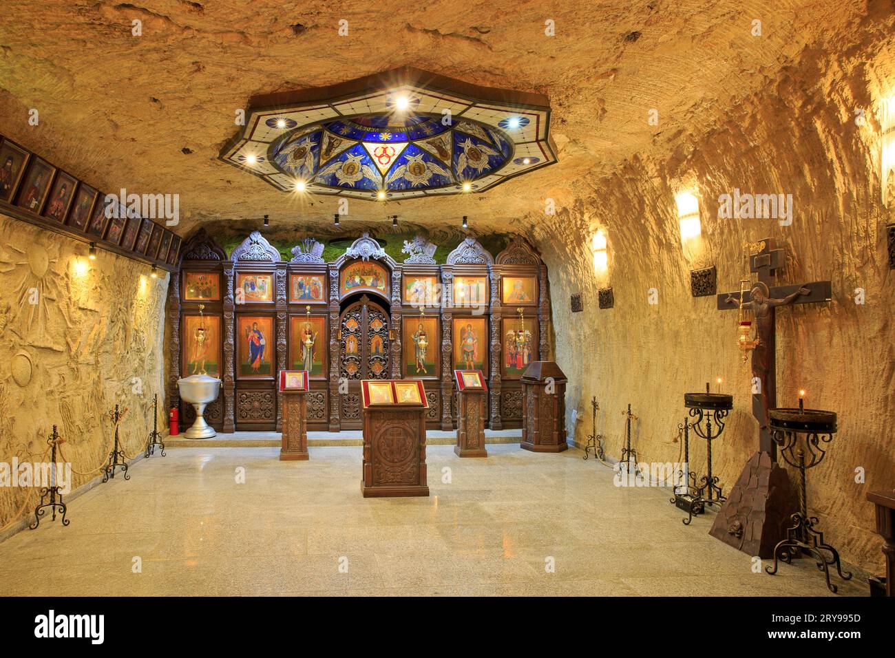 Die östliche orthodoxe Kapelle, in der Menschen im Weingut Cricova in Cricova, Moldau, heiraten können Stockfoto