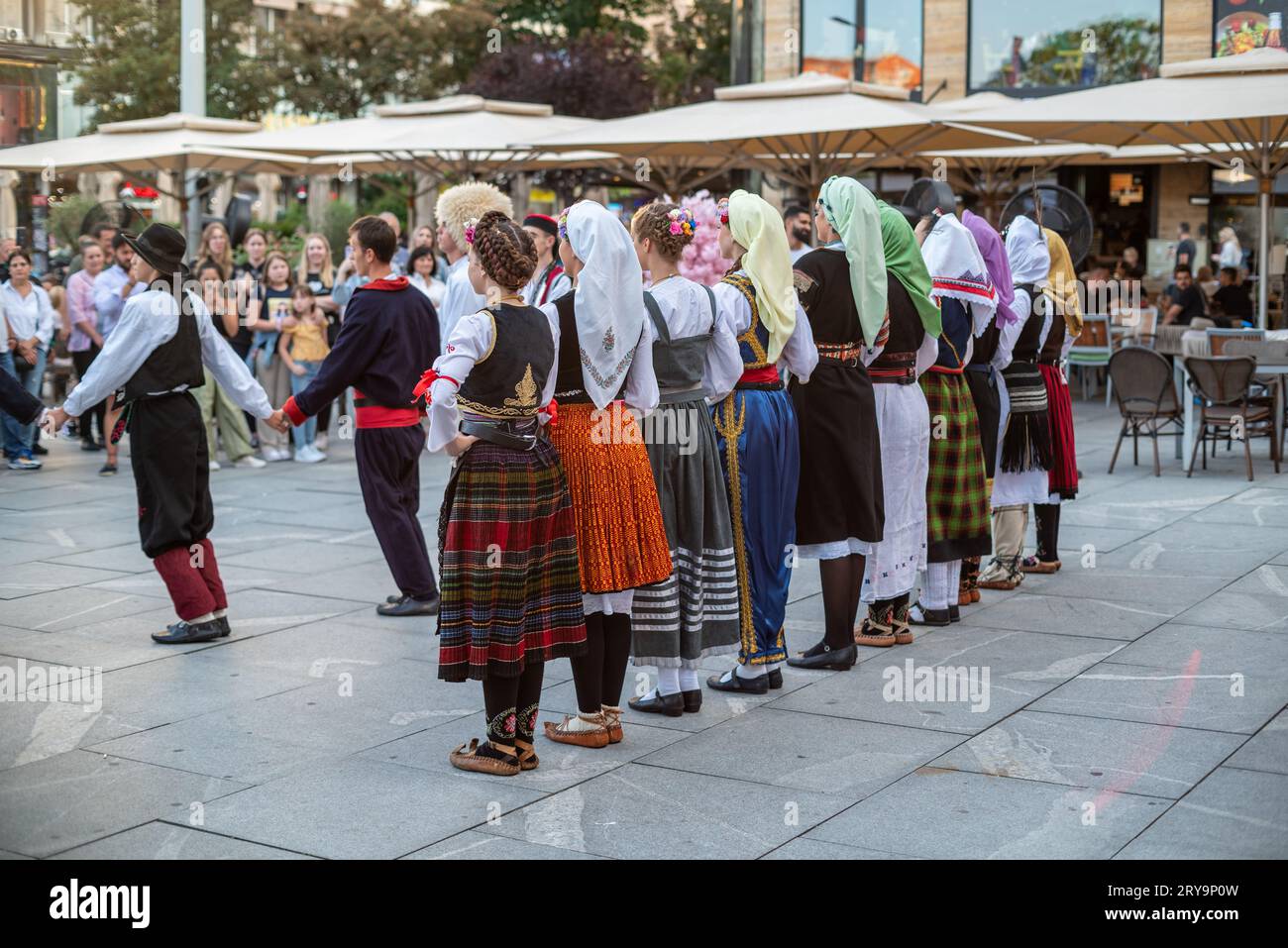Eröffnungszeremonie des internationalen Folklore-Festivals auf dem Platz der Republik in Belgrad, Serbien, am 11. August 2023 Stockfoto