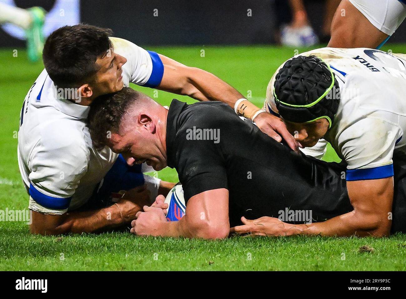 Dalton PAPALI'I aus Neuseeland gewinnt seinen Versuch während der Weltmeisterschaft 2023, Einem Rugby-union-Spiel zwischen Neuseeland und Italien am 29. September 2023 im Groupama-Stadion in Decines-Charpieu bei Lyon, Frankreich Stockfoto