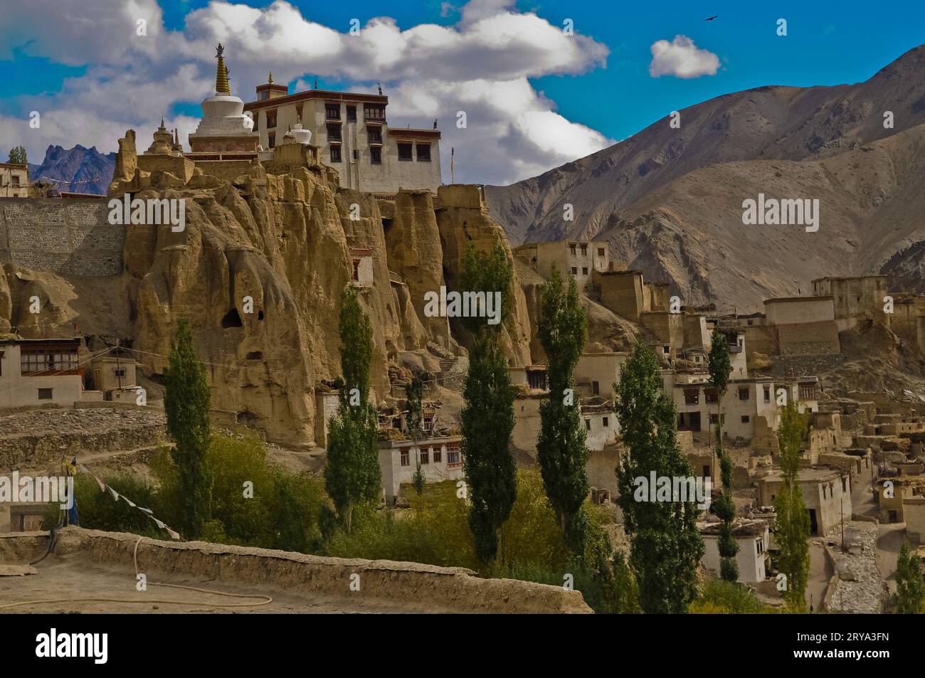 Lamayuru Gompa - Tibetisch-buddhistisches Kloster auf einem Crag in Ladakh, Indien Stockfoto