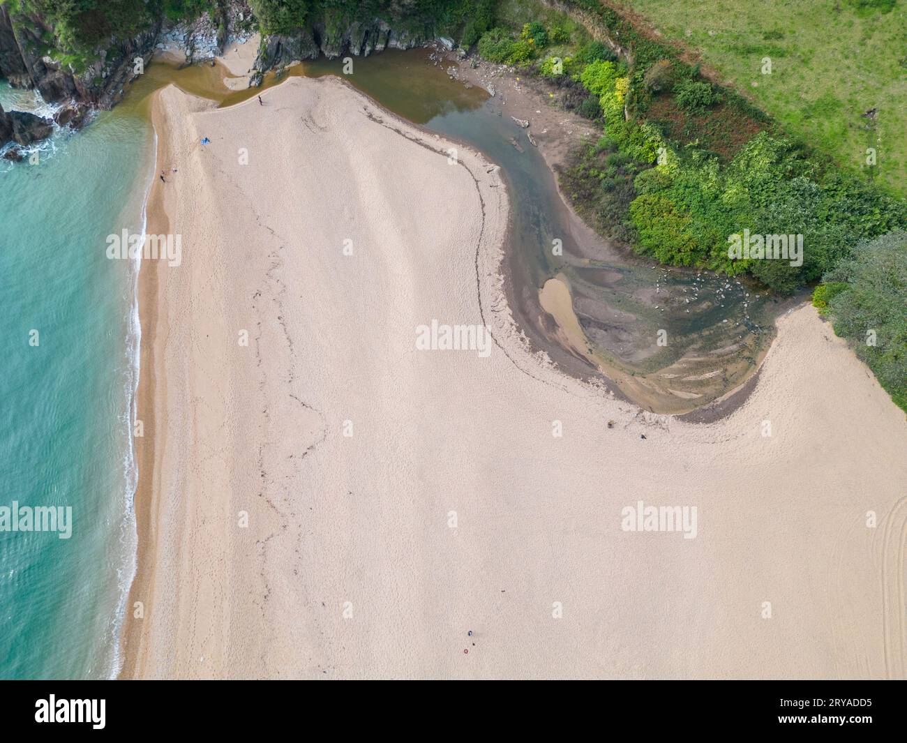 Blick aus der Vogelperspektive auf den feinen Strand von blackpool Sands an der südlichen Küste von devon Stockfoto