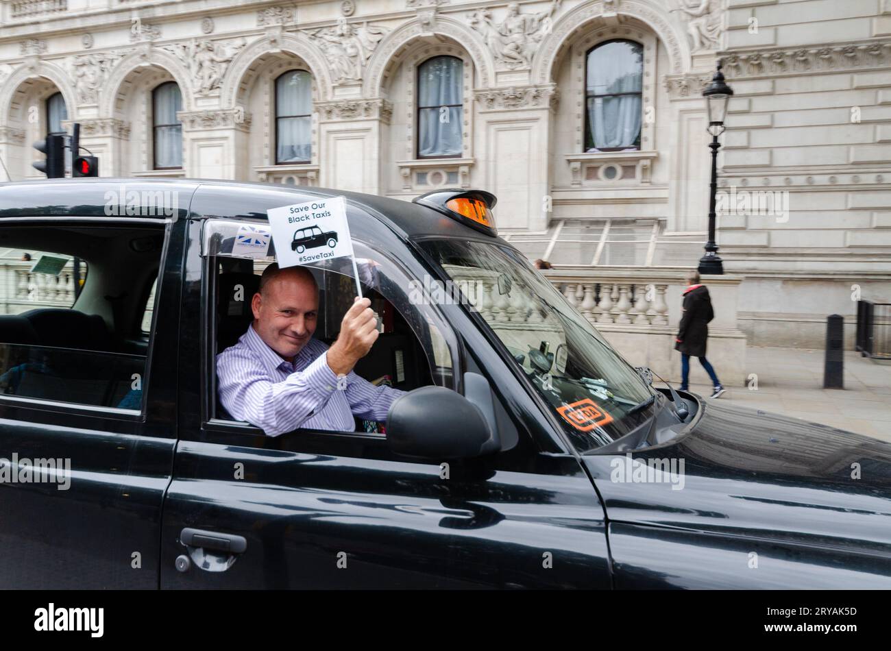 London Black Taxifahrer protestierte gegen die scheinbare Unterstützung der Regierung und des Verkehrs für London in Richtung Uber. Protest gegen Gesetzesänderungen Stockfoto
