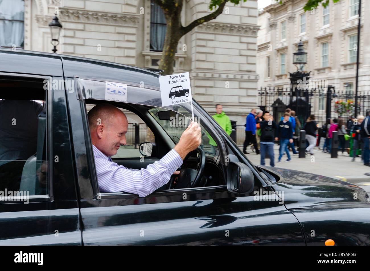 London Black Taxifahrer protestierte gegen die scheinbare Unterstützung der Regierung und des Verkehrs für London in Richtung Uber. Protest gegen Gesetzesänderungen Stockfoto
