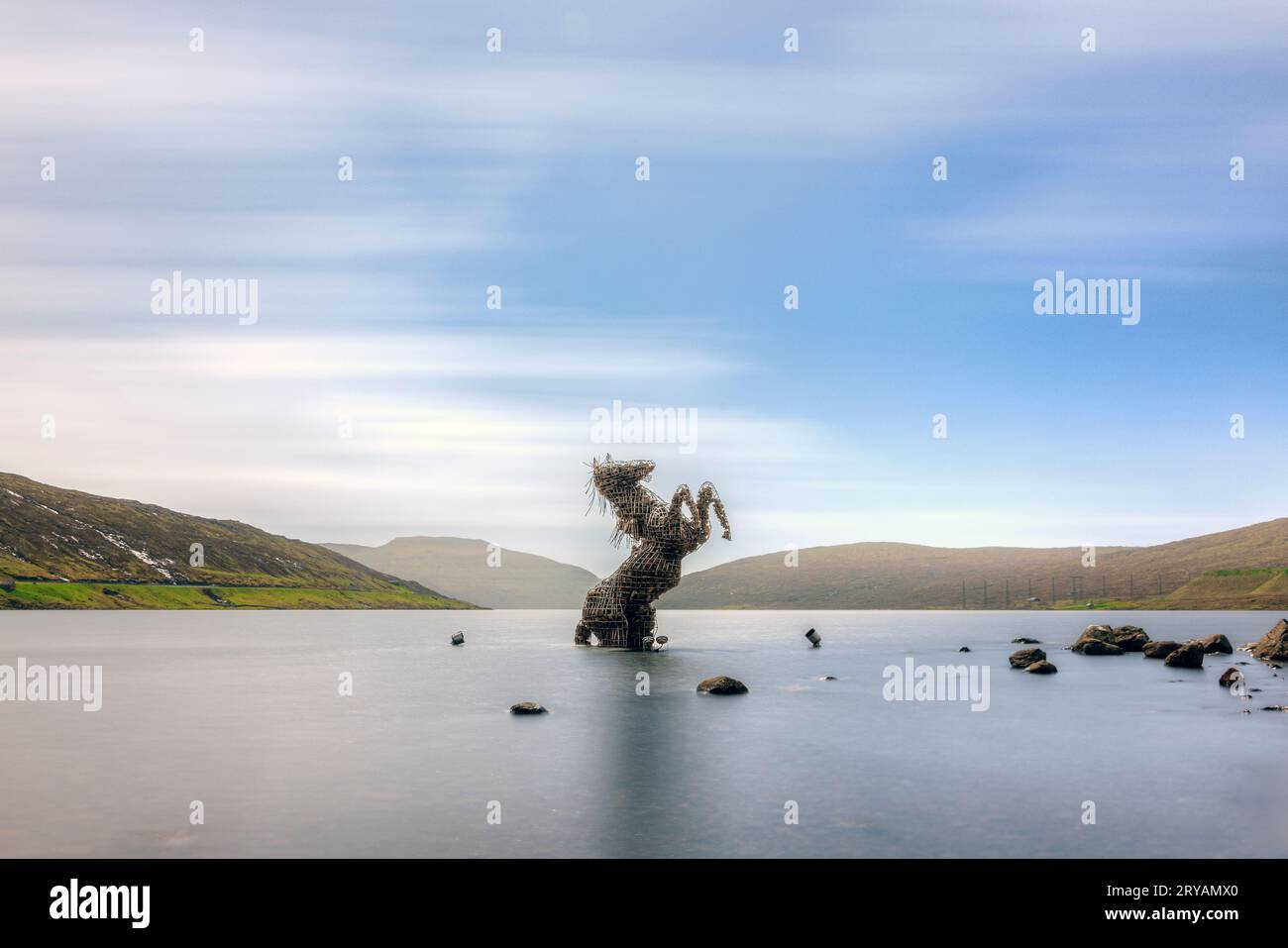 Nix-Skulptur auf der Insel Vagar auf den Färöern Stockfoto