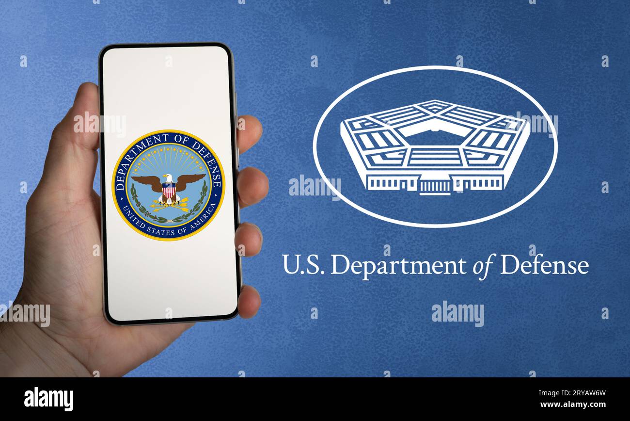 Das Emblem des US-Verteidigungsministeriums wird auf dem Smartphone angezeigt Stockfoto