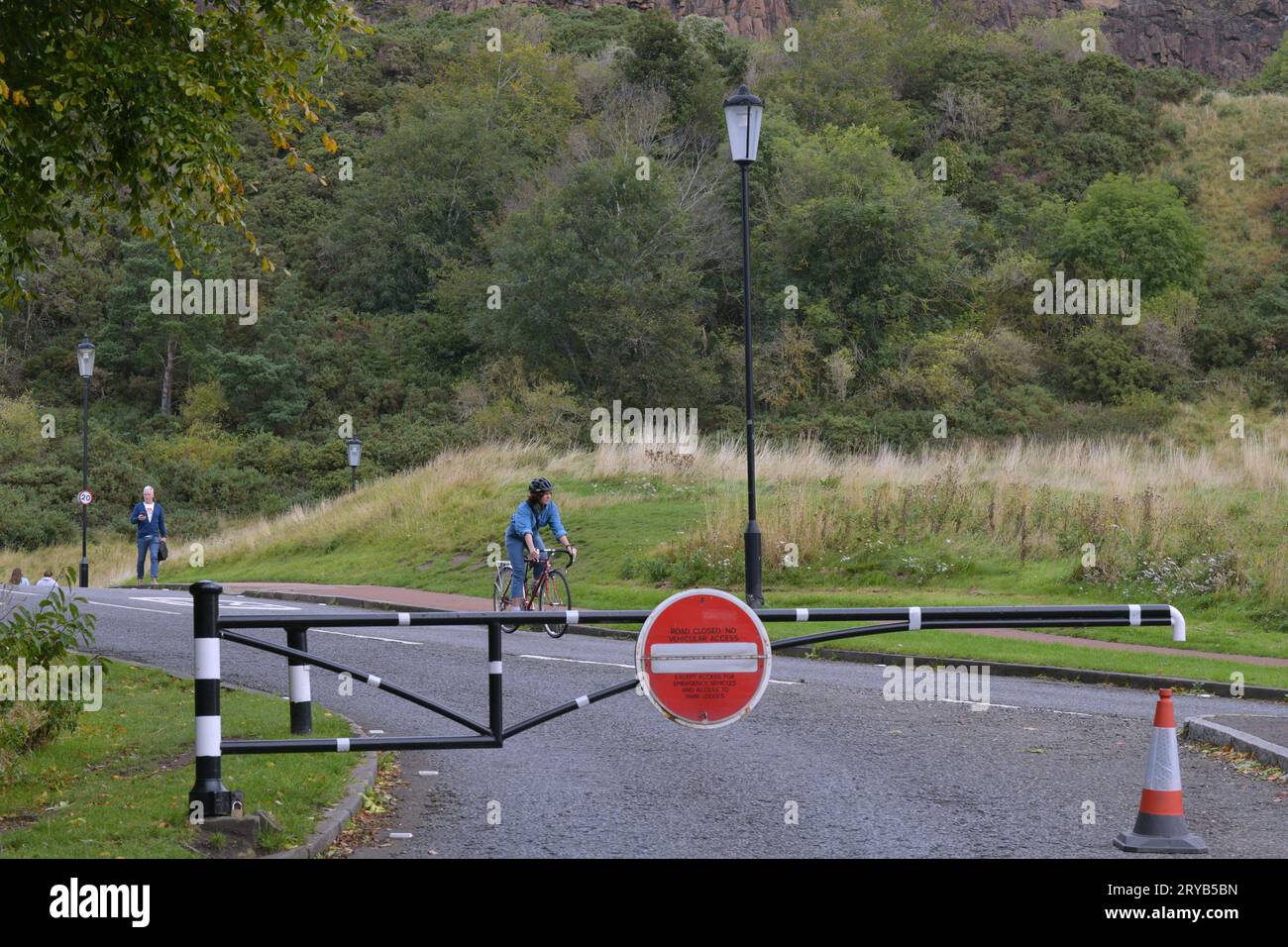 Edinburgh Scotland, UK, 30. September 2023. Holyrood Park, die Straße durch den Park ist für Kraftfahrzeuge gesperrt. Credit sst/Alamy Live-Nachrichten Stockfoto