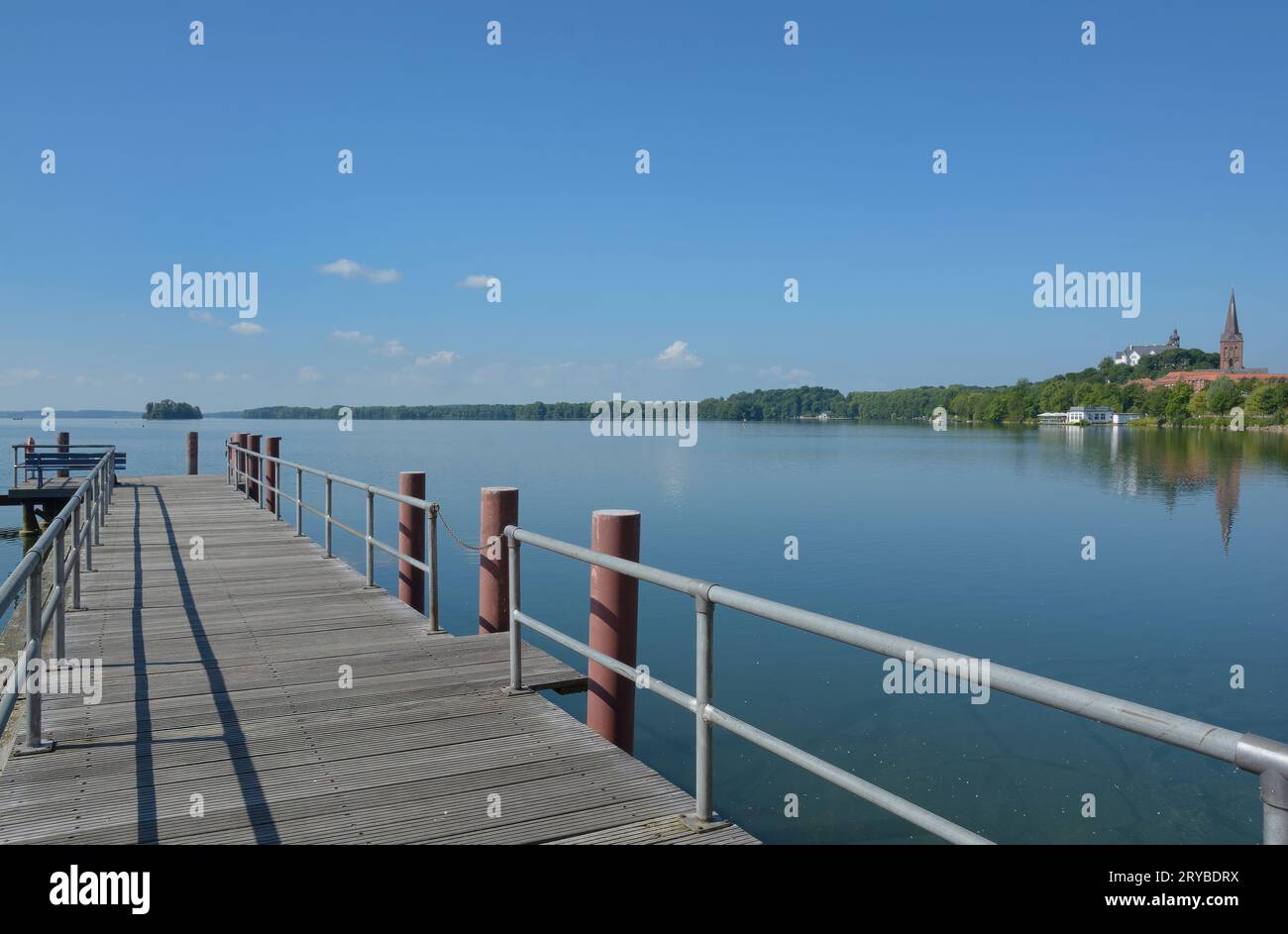 Steg am Großen Ploener See in Ploen, Holstein Schweiz, Deutschland Stockfoto