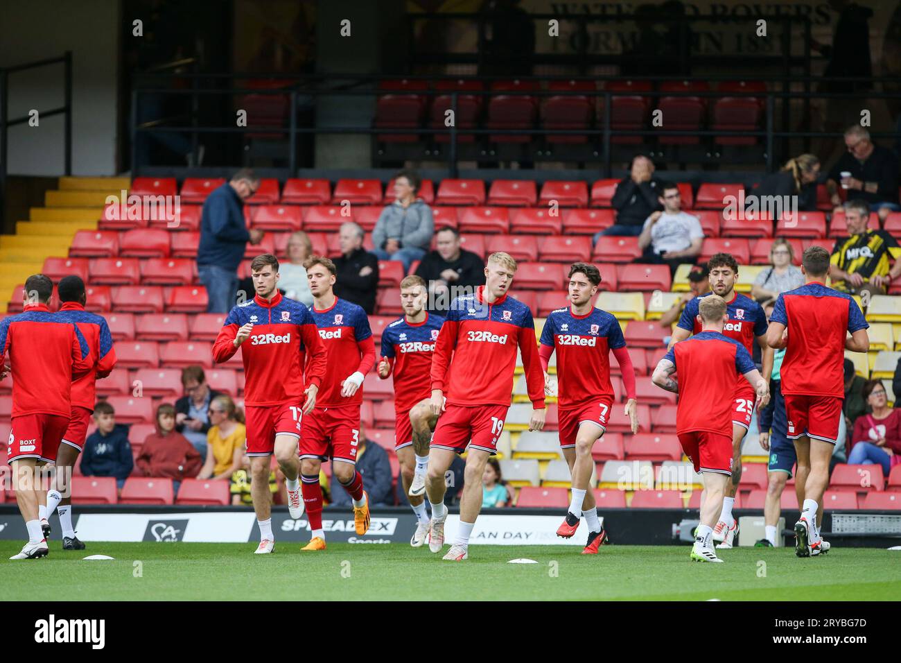 Middlesbrough Spieler wärmen sich während des Sky Bet Championship Matches Watford vs Middlesbrough in Vicarage Road, Watford, Großbritannien, 30. September 2023 auf (Foto: Arron Gent/News Images) Stockfoto