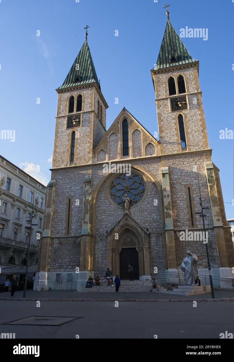 Sarajevo, Bosnien und Herzegowina - 27. September 2023: Kathedrale des Herzens Jesu. Ein Spaziergang im Zentrum von Sarajevo in Bosnien und Herzegowina Stockfoto