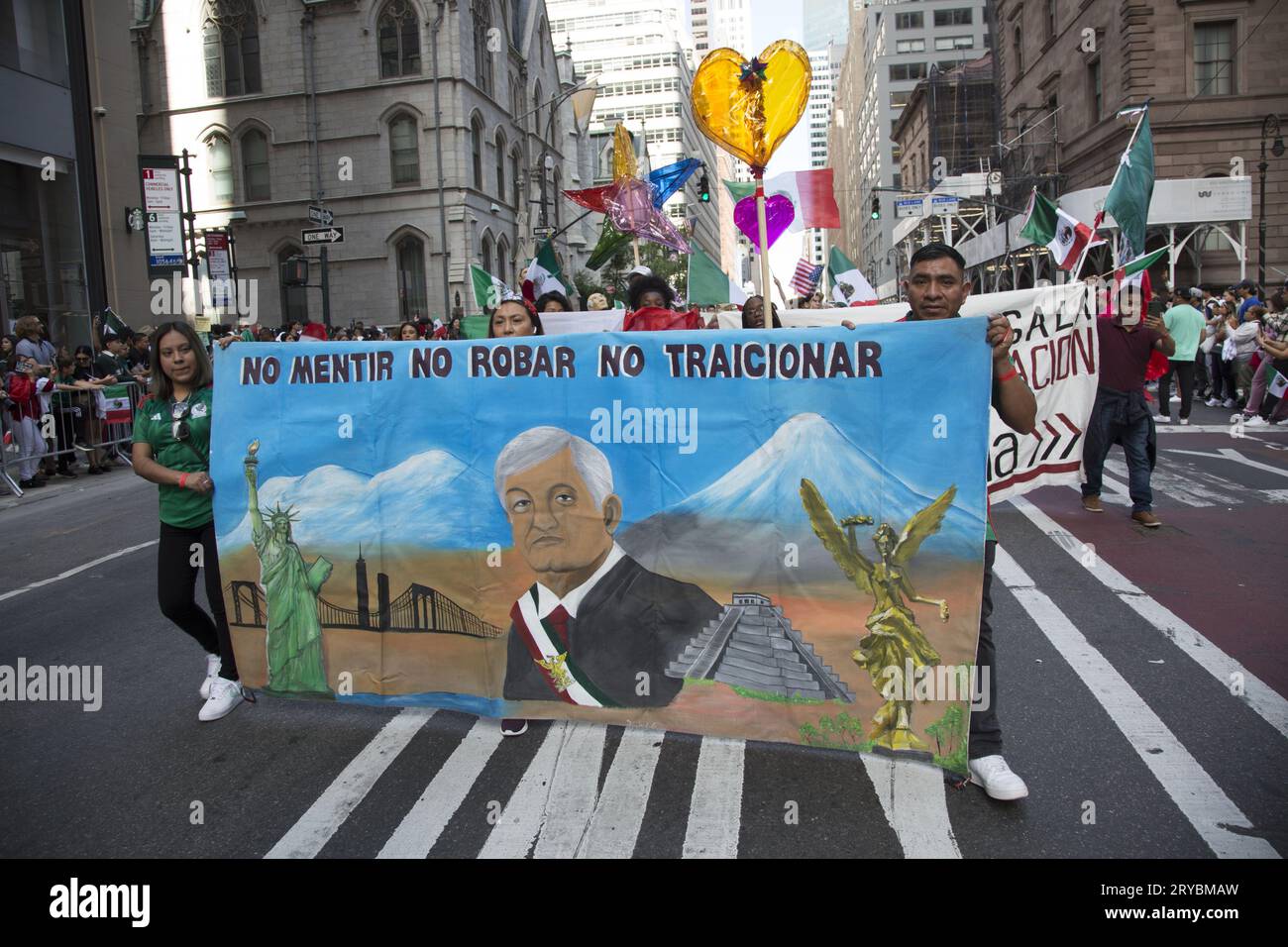 Mexikanische Unabhängigkeitsparade entlang der Madison Avenue in New York City Stockfoto