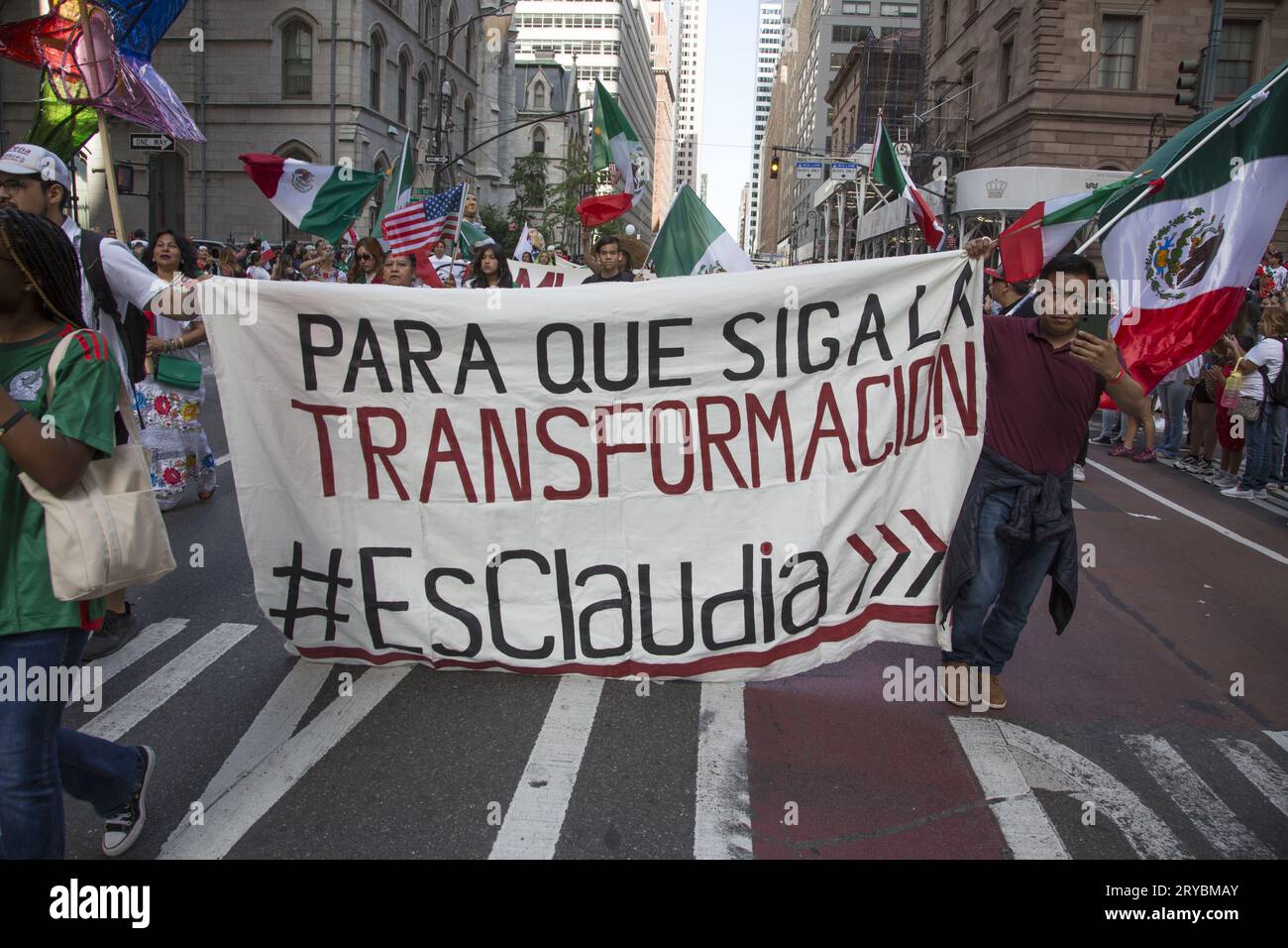 Mexikanische Unabhängigkeitsparade entlang der Madison Avenue in New York City Stockfoto