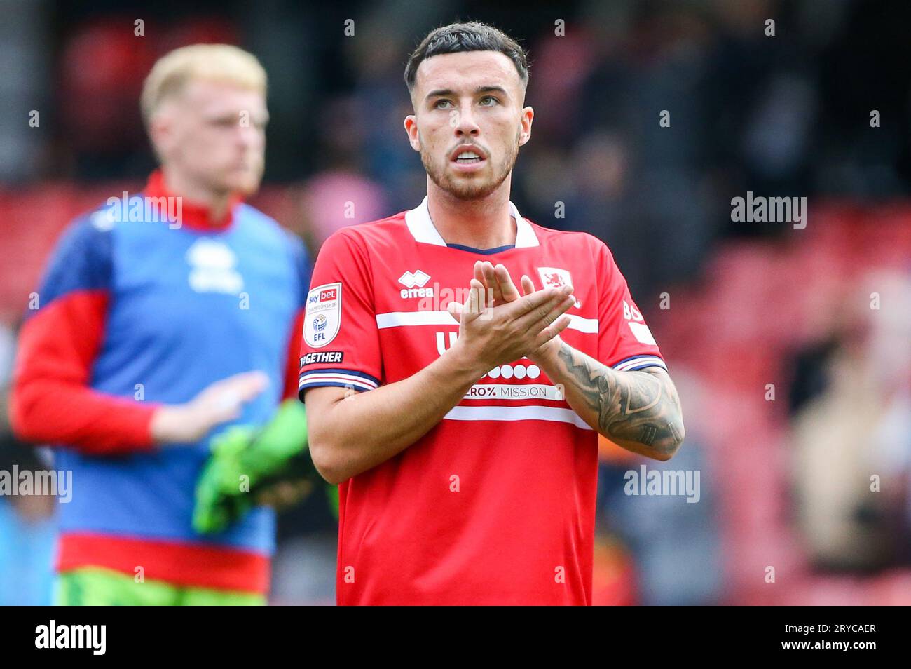 Sam Greenwood #29 of Middlesbrough würdigt die Fans während des Sky Bet Championship Matches Watford vs Middlesbrough in Vicarage Road, Watford, Großbritannien, 30. September 2023 (Foto: Arron Gent/News Images) Stockfoto