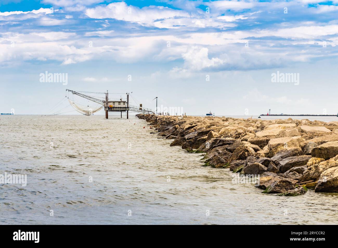 Fischer und Fischerhütte am Pier Stockfoto