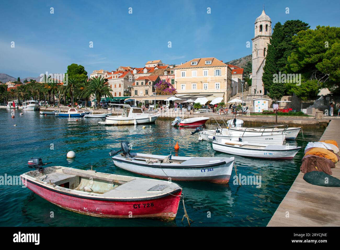 CAVTAT, KROATIEN - SEPETMEBER 19th, 2023: Die Küstenstadt im südlichen Konavle ist ein wunderschönes Urlaubsziel in der Nähe von Dubrovnik Stockfoto