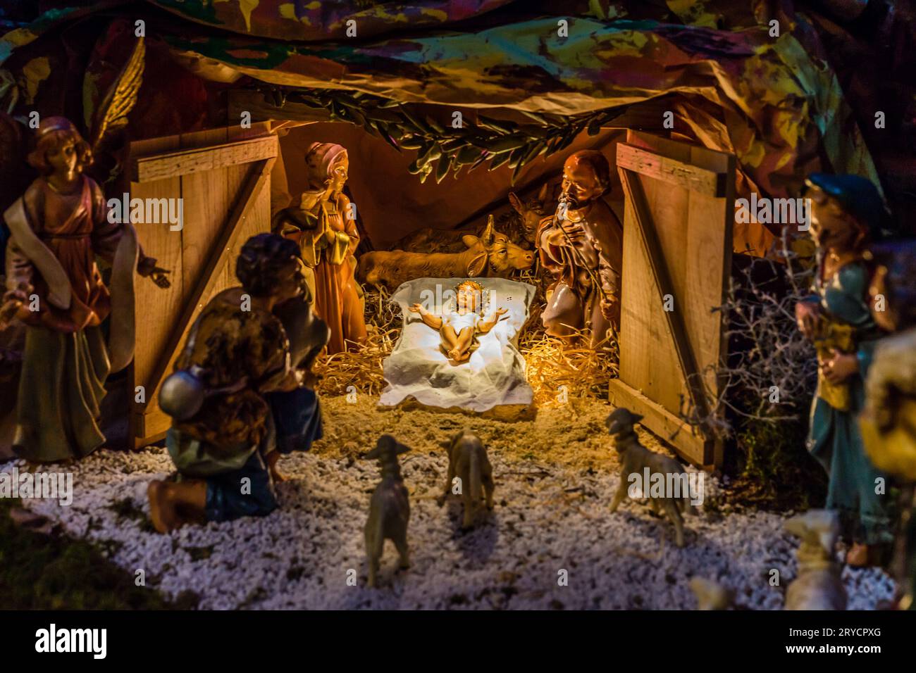 Statuen in eine Weihnachtskrippe Stockfoto