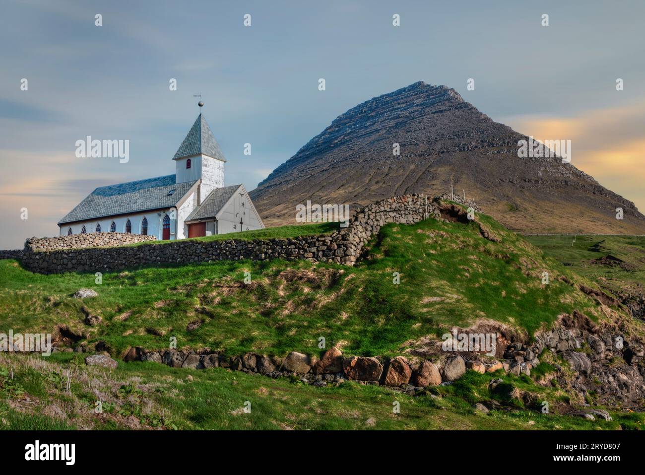 Vidareidi ist die nördlichste Siedlung der Färöer, die sich auf der Insel Vidoy befindet. Stockfoto