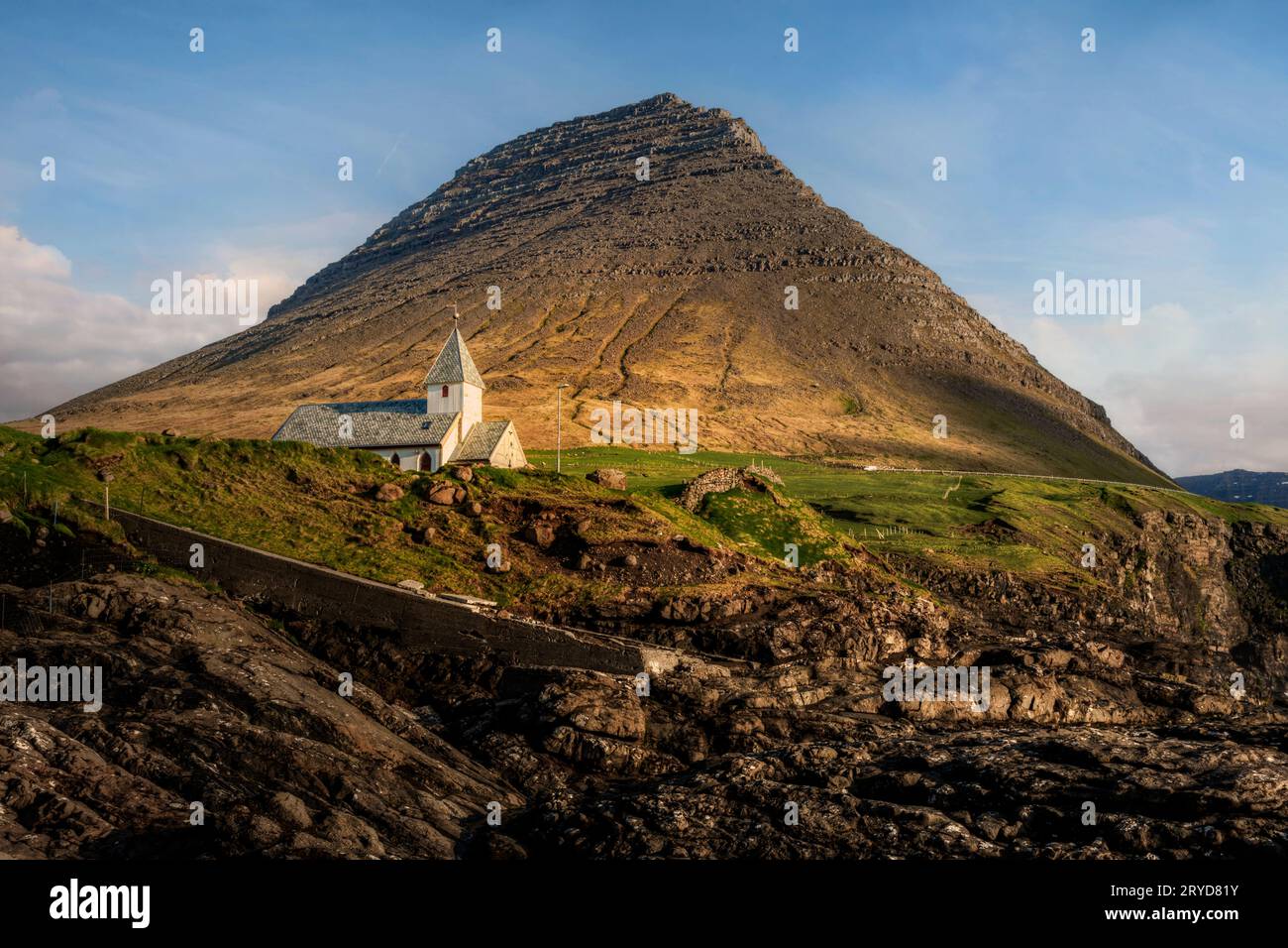 Vidareidi ist die nördlichste Siedlung der Färöer, die sich auf der Insel Vidoy befindet. Stockfoto