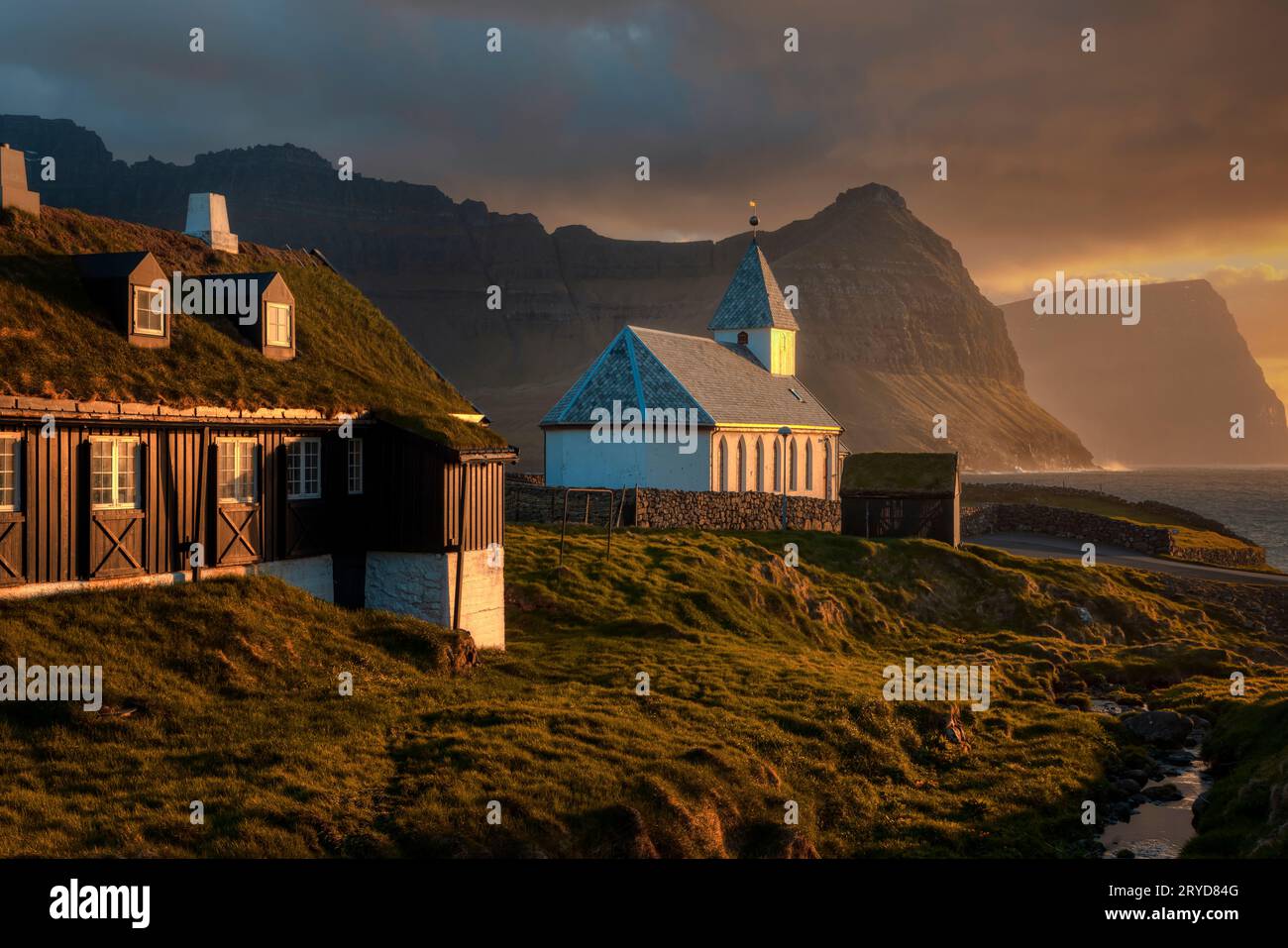 Vidareidi ist die nördlichste Siedlung der Färöer, die sich auf der Insel Vidoy befindet. Stockfoto