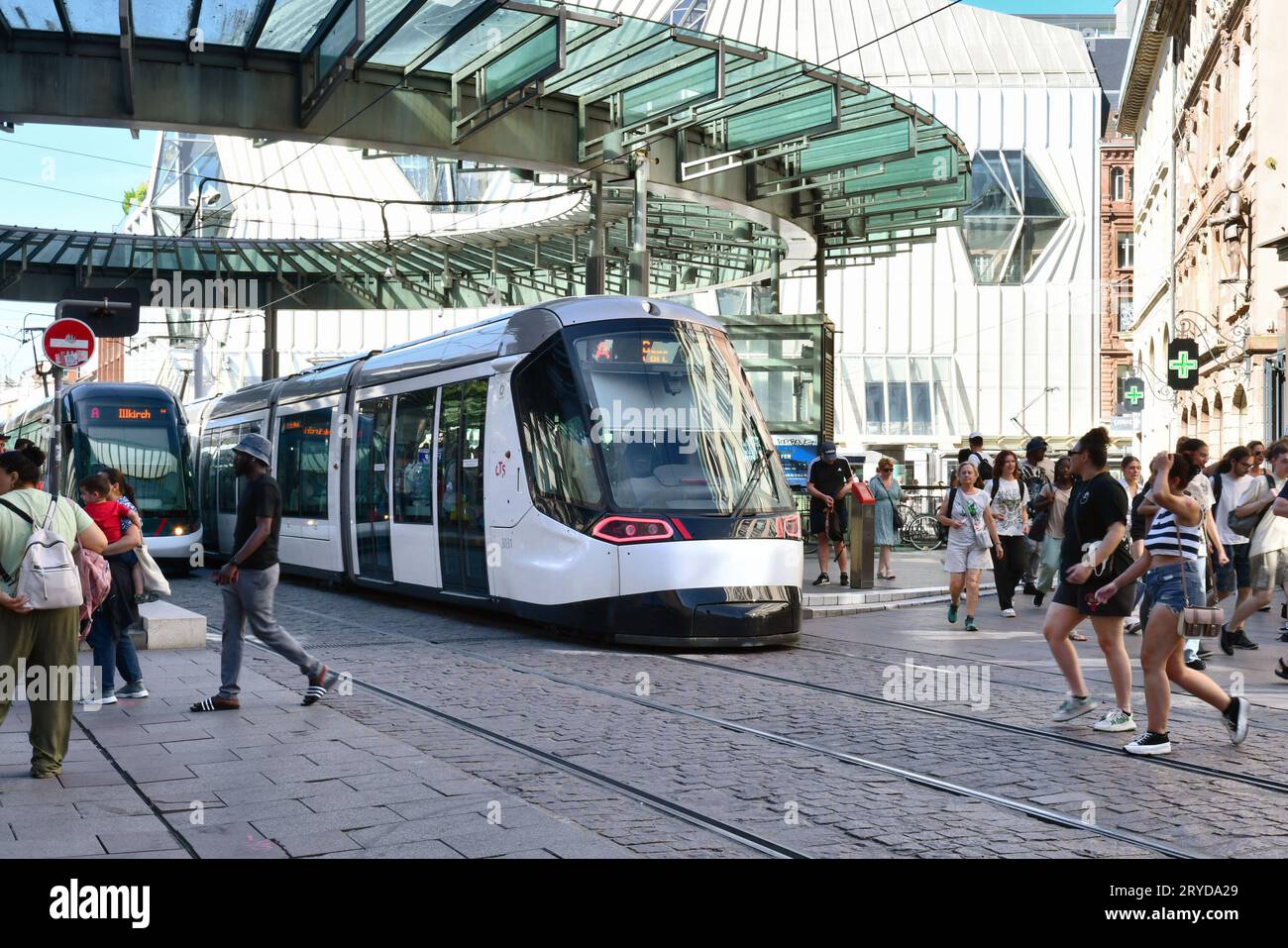 Straßburg, Frankreich - September 2023: Straßenbahnlinie A der Straßburger Straßenbahn am Straßenbahnbahnhof Homme de Fer Stockfoto