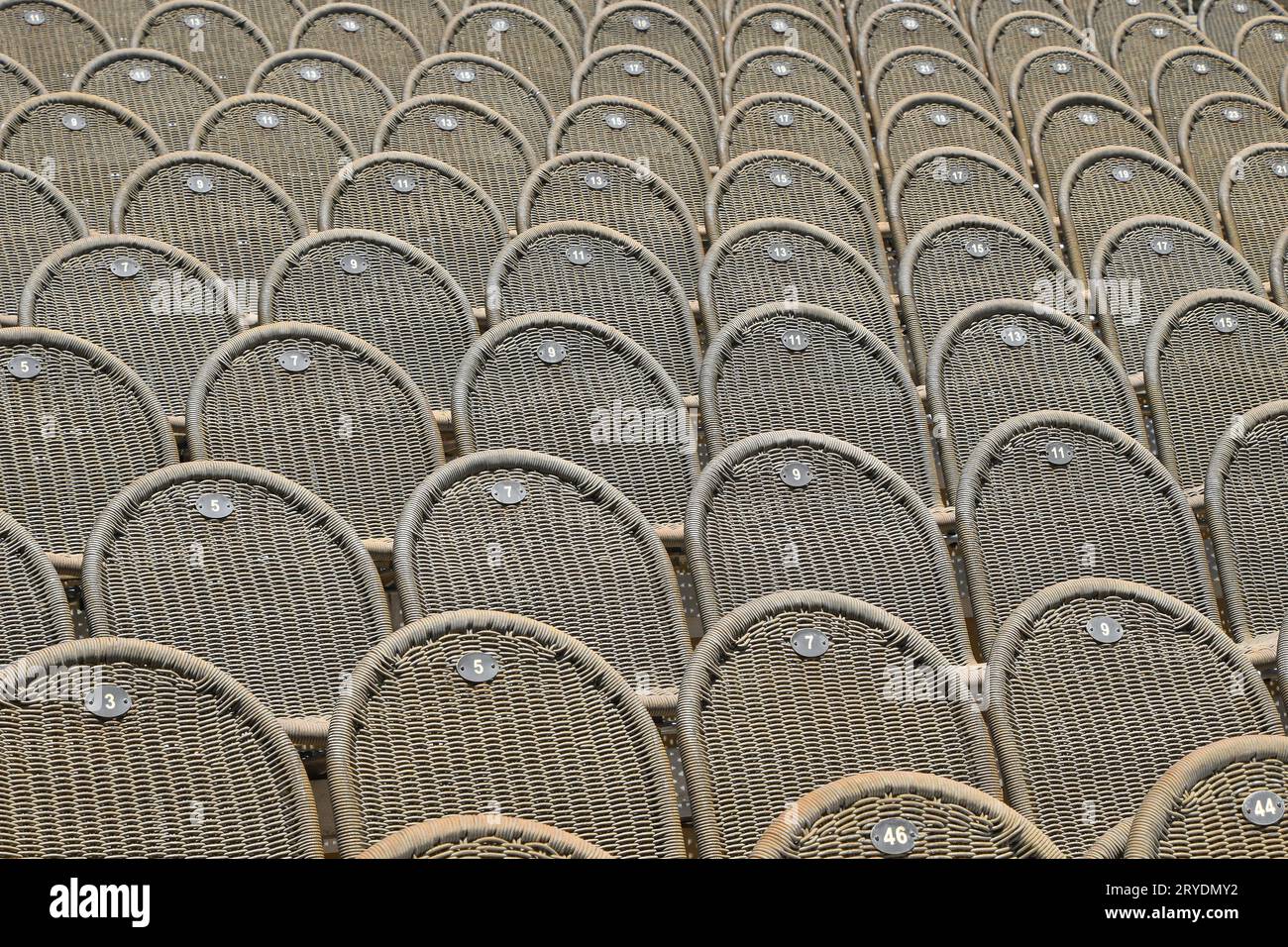Sitzreihen im Konzertsaal unter freiem Himmel Stockfoto