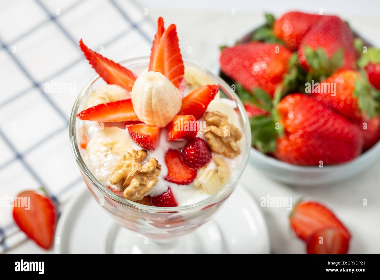 Gesundes Obst Dessert im Glas. Gesundes Lebensmittelkonzept Stockfoto