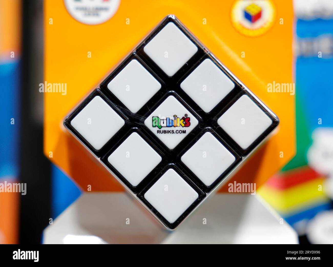 New York, Usa. September 2023 30. Ein Rubik's Cube-Puzzle wird am Samstag, den 30. September 2023, auf der New York Toy Fair im Jacob K. Javits Convention Center in New York City ausgestellt. Foto von John Angelillo/UPI Credit: UPI/Alamy Live News Stockfoto