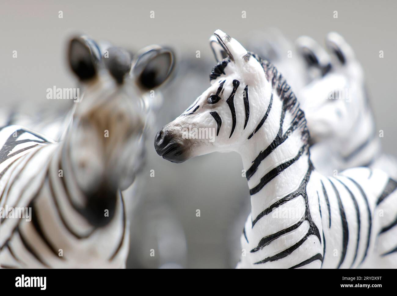 New York, Usa. September 2023 30. Zebras und andere Tierfiguren des Spielzeugherstellers Papo sind am Samstag, den 30. September 2023, auf der New York Toy Fair im Jacob K. Javits Convention Center in New York City zu sehen. Foto von John Angelillo/UPI Credit: UPI/Alamy Live News Stockfoto