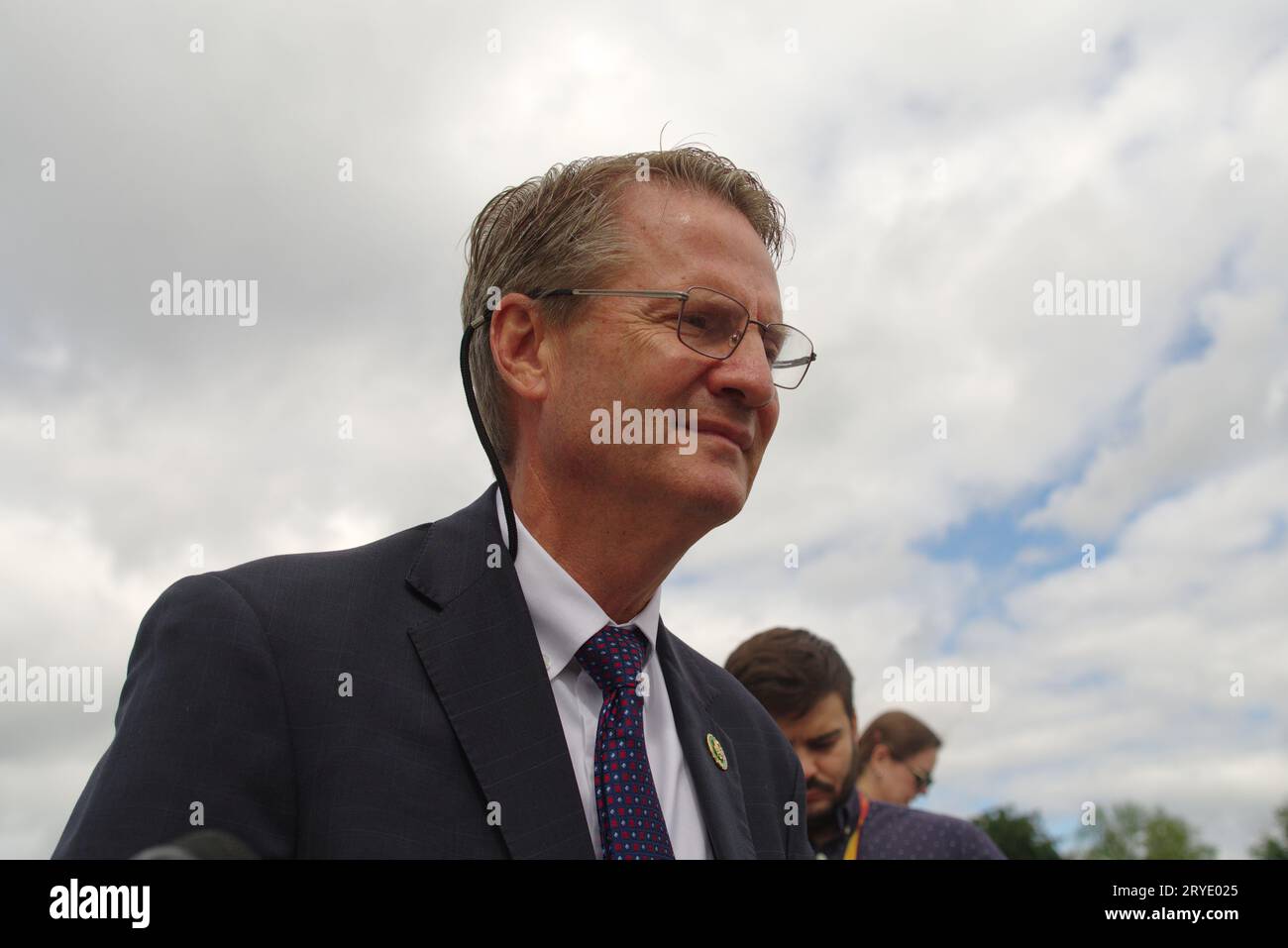 Washington, DC, USA. 30. September 2023. US-Vertreter Tim Burchett (R-Tenn.) Spricht außerhalb des Kapitols, nachdem er für eine fortgesetzte Resolution gestimmt hat, die Regierung 45 Tage lang finanziell zu halten. Quelle: Philip Yabut/Alamy Live News Stockfoto