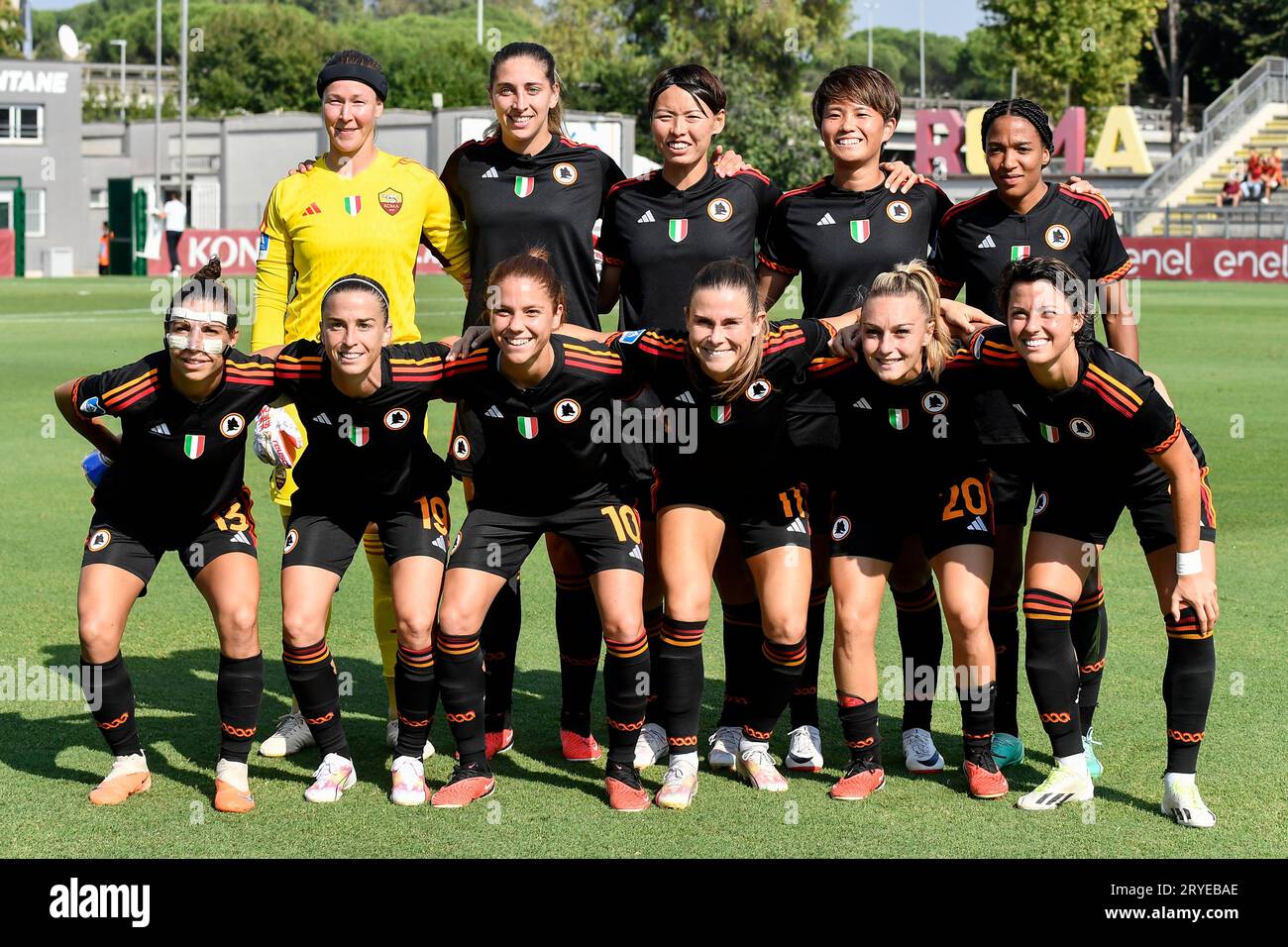 Rom, Italien. September 2023 30. ALS Roma-Spieler posieren für ein Teamfoto während des Women Series A Fußballspiels 2023/2024 zwischen AS Roma und dem FC Como im Tre fontane Stadion, Rom (Italien), 30. September 2023. Quelle: Insidefoto di andrea staccioli/Alamy Live News Stockfoto