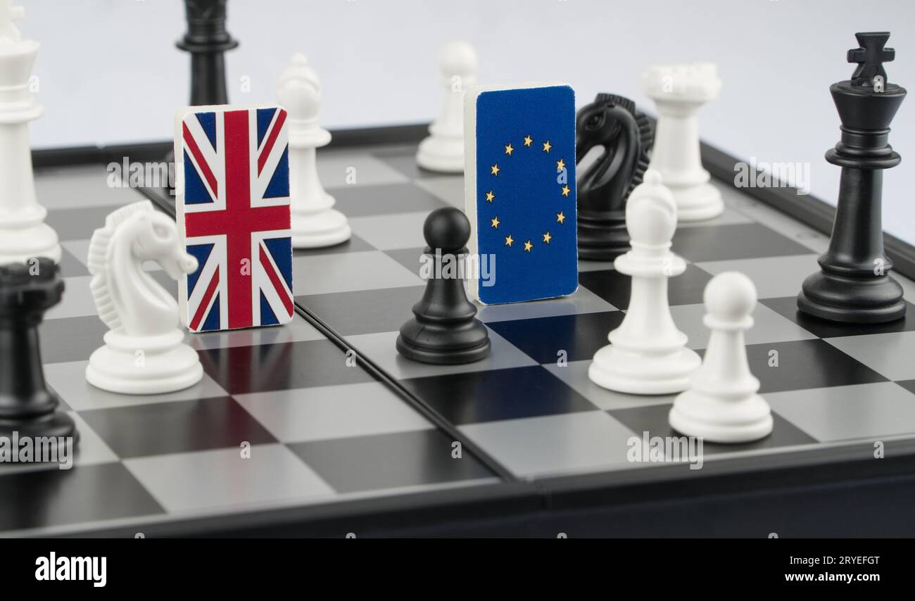 Schachbrett mit Länderflaggen Stockfoto