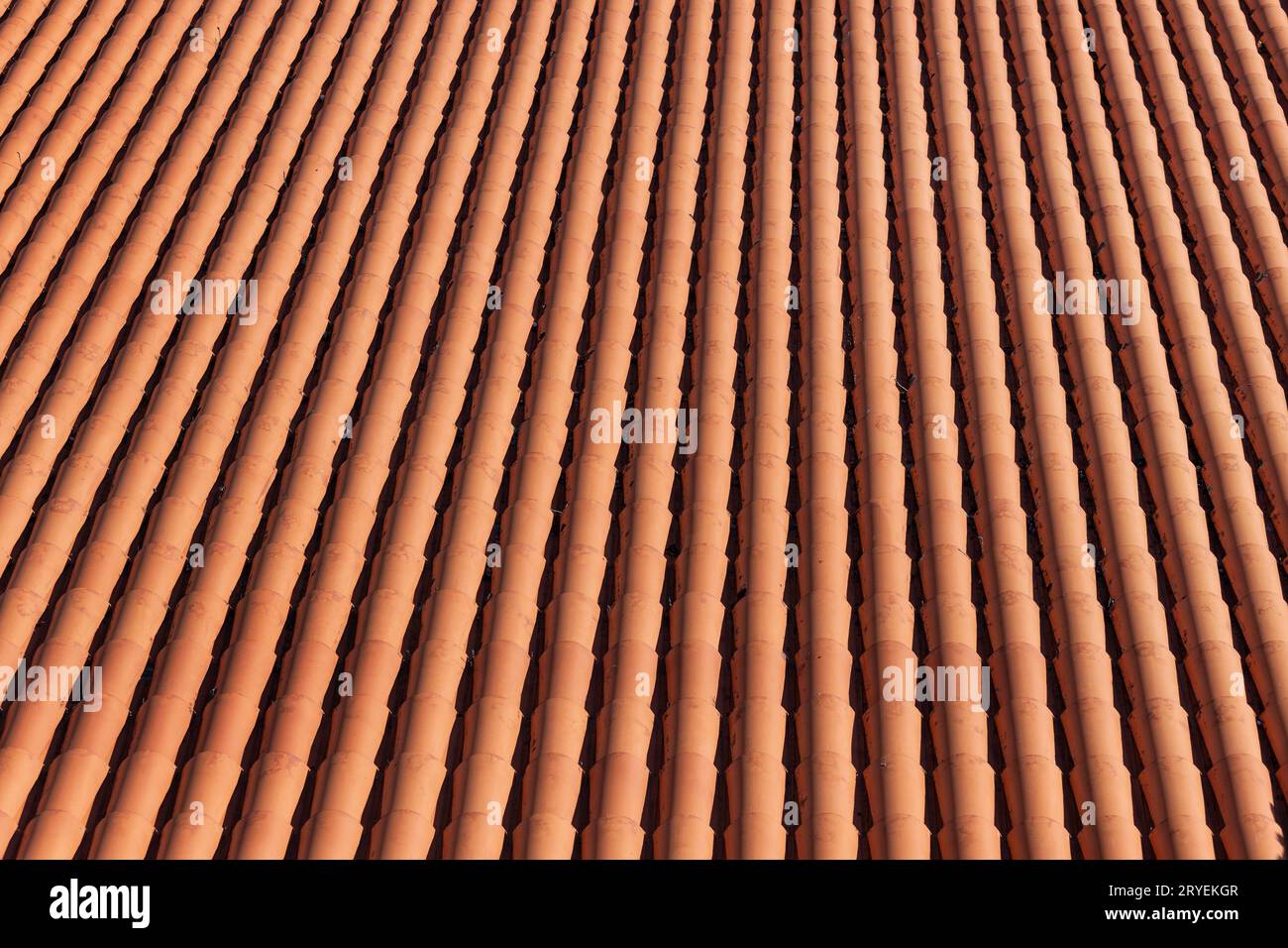 Traditioneller roter Ton-Dachziegel Hintergrund Stockfoto