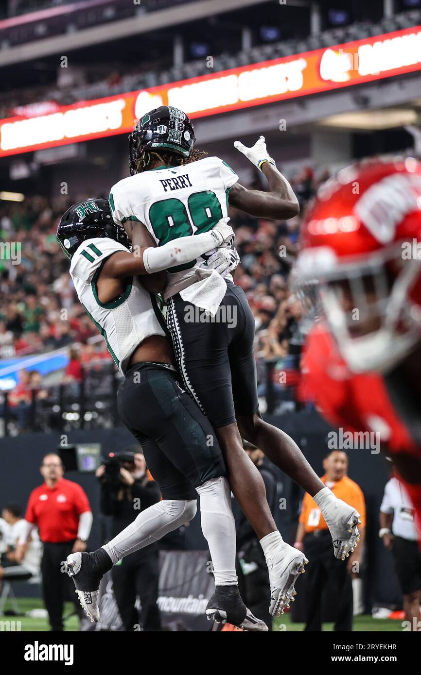 Las Vegas, NV, USA. September 2023 30. Der Hawaii Rainbow Warriors Wide Receiver Alex Perry (88) feiert einen Touchdown während der zweiten Hälfte des College-Fußballspiels mit den Hawaii Warriors und den UNLV-Rebellen im Allegiant Stadium in Las Vegas, NV. Christopher Trim/CSM/Alamy Live News Stockfoto