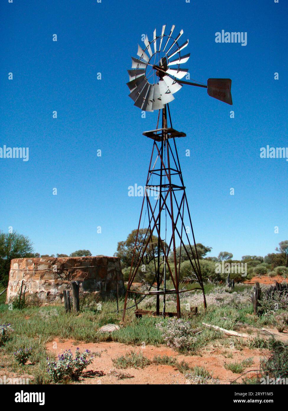 Windmühle oder Windräder in Australien Stockfoto