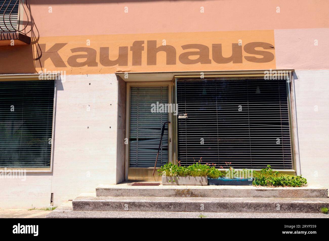 Leerstehende Geschäftsräume nach Schließung Stockfoto