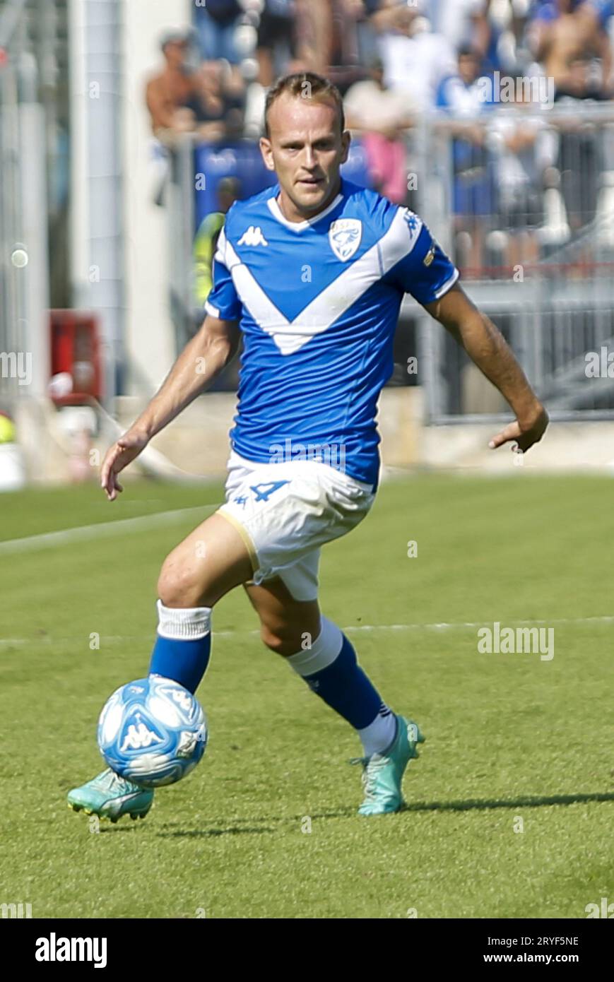 Brescia, Italien. September 2023 30. Lorenzo Maria Dickmann vom Brescia FC spielt den Ball beim Spiel Brescia FC gegen Ascoli Calcio, 8Â° Serie BKT 2023-24 im Mario Rigamonti Stadion in Brescia, Italien, am 30. September 2023. Quelle: Unabhängige Fotoagentur/Alamy Live News Stockfoto