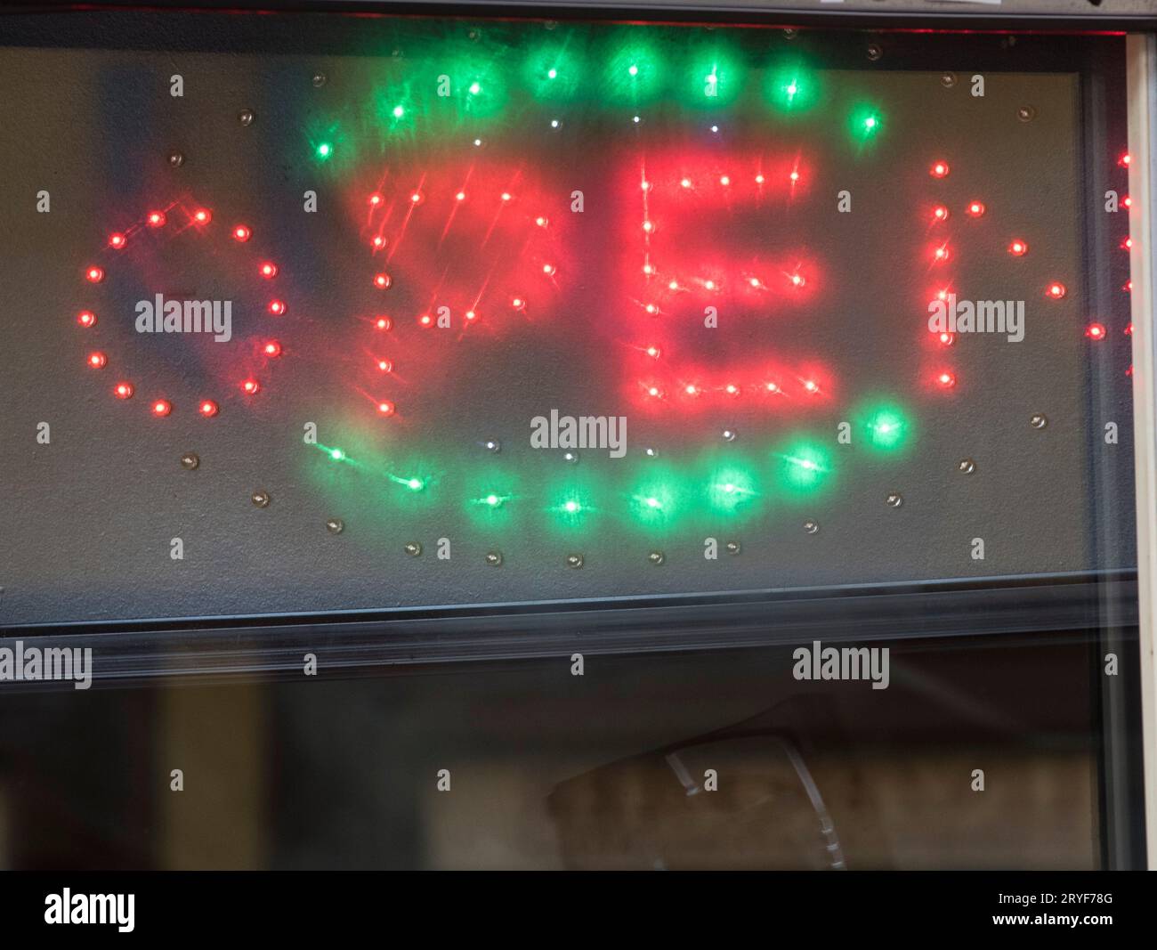 Open-Sign und Geschäftszeiten Stockfoto