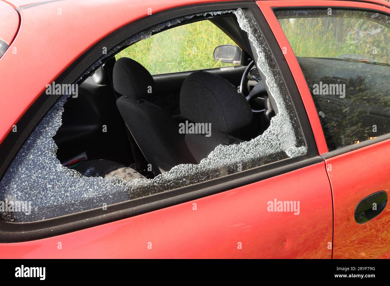 Einbruch in ein Auto, Autodiebstahl Stockfoto