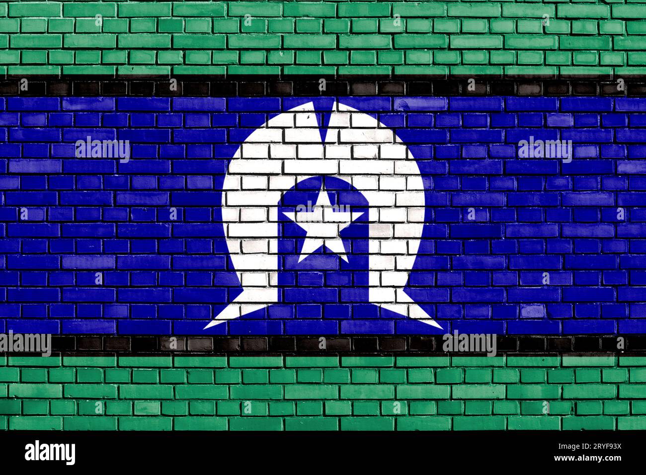 Die Flagge der Torres Strait Islanders ist auf einer Ziegelwand gemalt Stockfoto