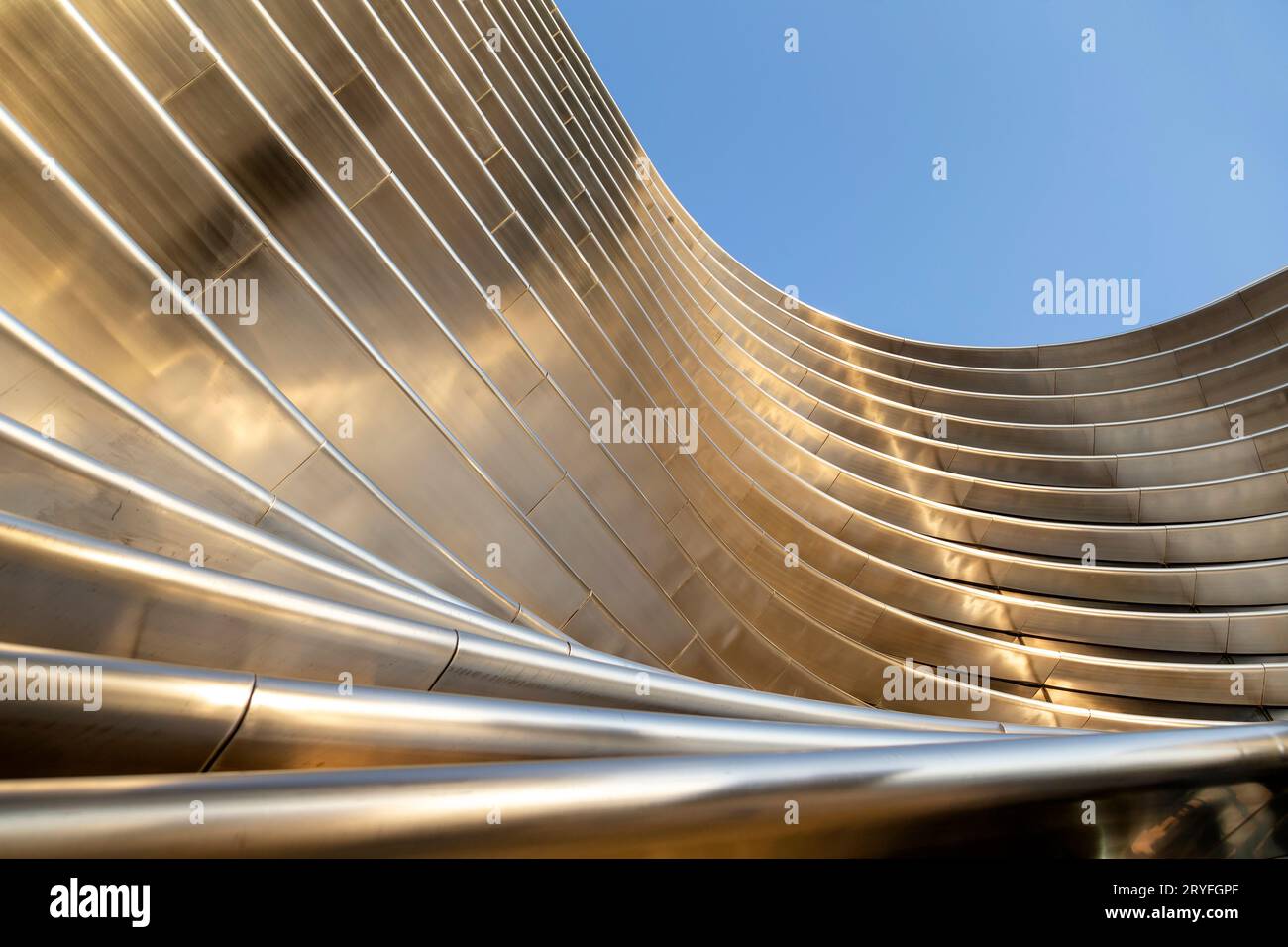 Mobilitätspavillon-Fassade, abstrakte Außenstruktur in moderner Architektur Stockfoto