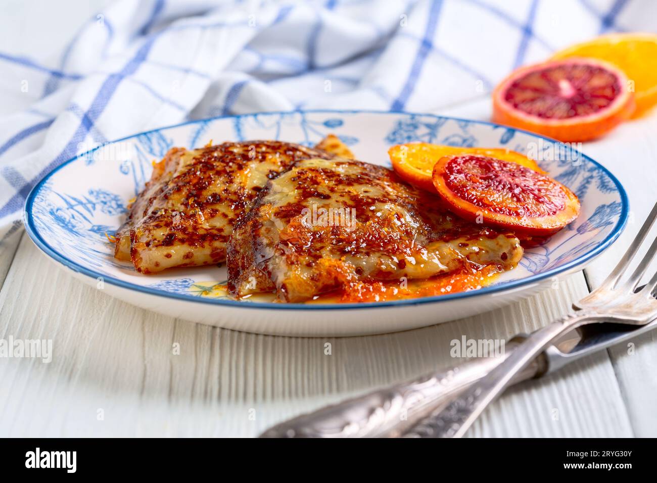 Französische Pfannkuchen – Crepe Suzette. Stockfoto