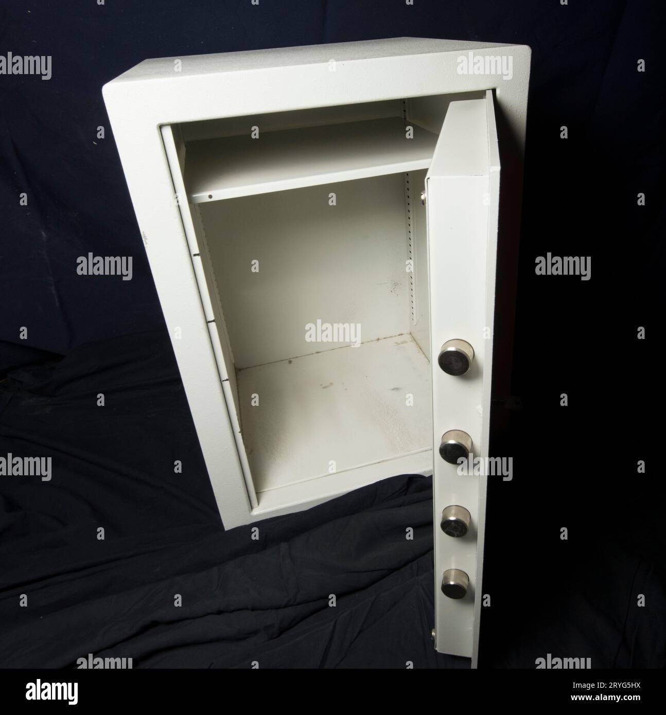 Safe in einer Bank zur Sicherung von Geld und anderen Wertsachen Stockfoto