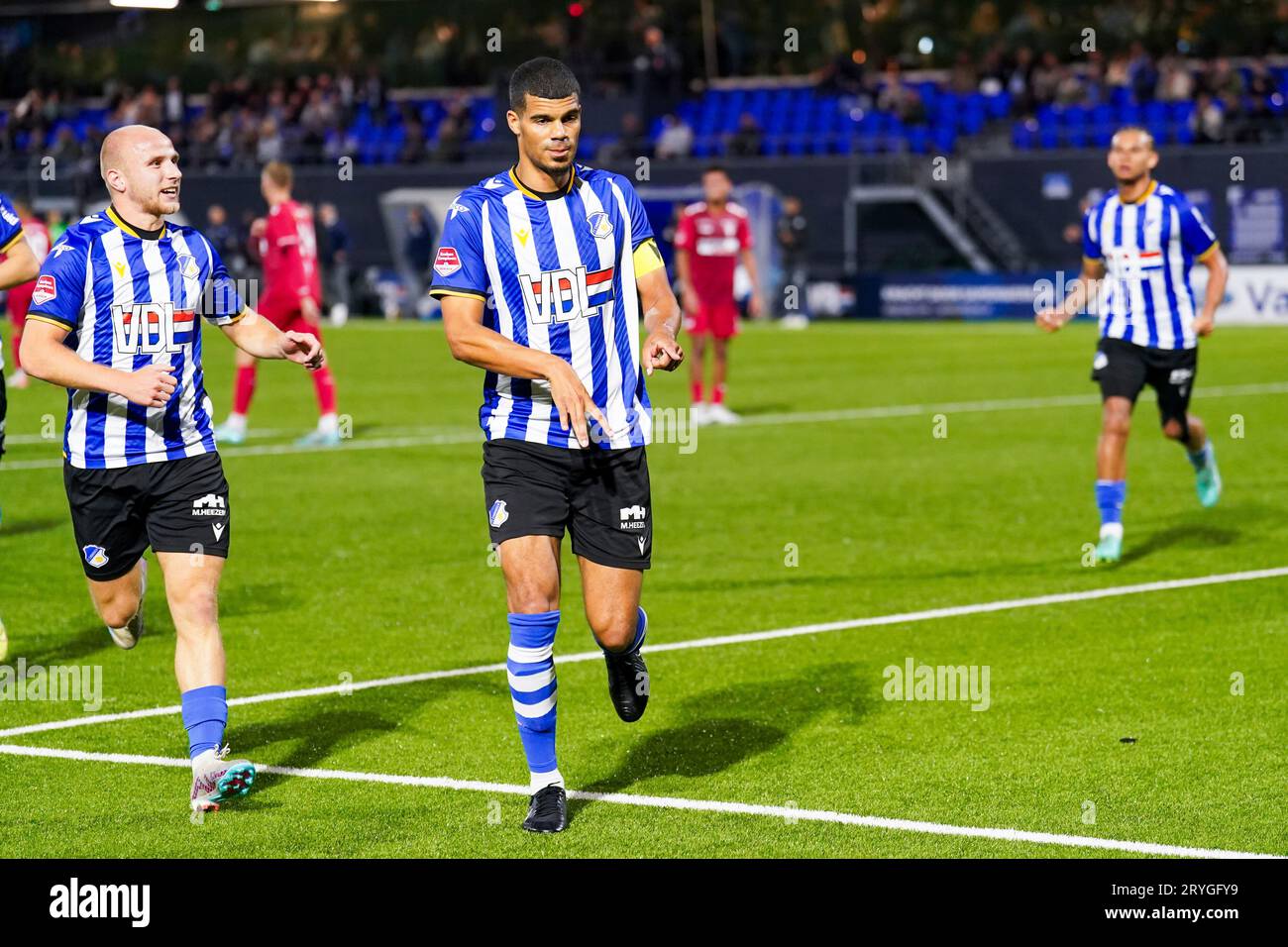 Eindhoven, Niederlande. September 2023 29. EINDHOVEN, NIEDERLANDE - SEPTEMBER 29: Mawouna Amevor vom FC Eindhoven feiert das erste Tor des Teams während des niederländischen Spiels Keuken Kampioen Divisie zwischen dem FC Eindhoven und dem FC Dordrecht am 29. September 2023 im Jan Louwers Stadion in Eindhoven, Niederlande. (Foto: Joris Verwijst/Orange Pictures) Credit: dpa/Alamy Live News Stockfoto